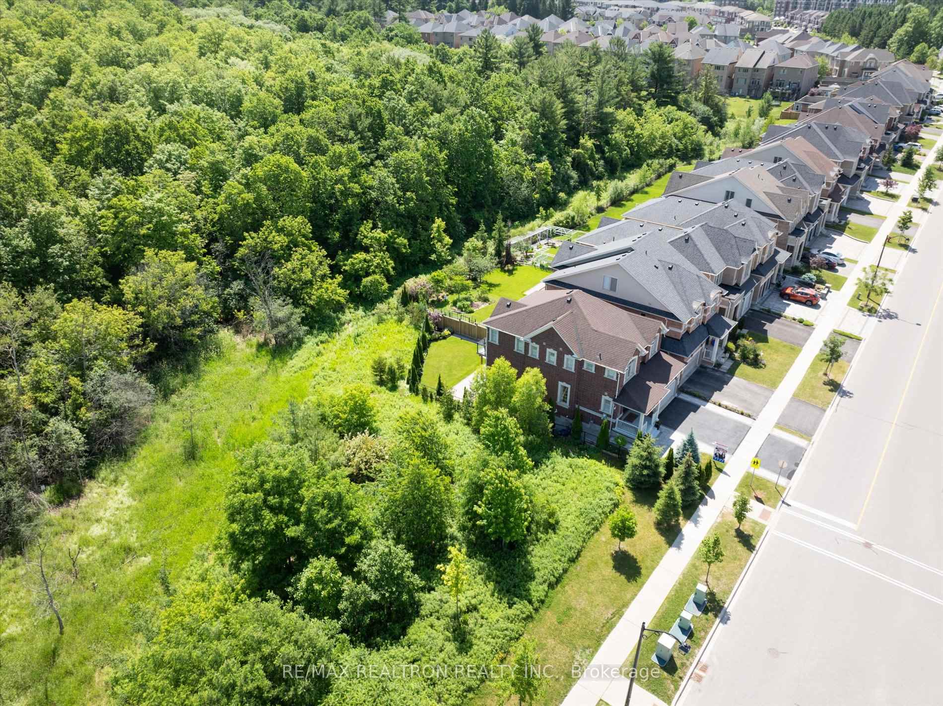 Photo 2 of 175 William Graham Drive, Aurora, Rural Aurora — HOMEH