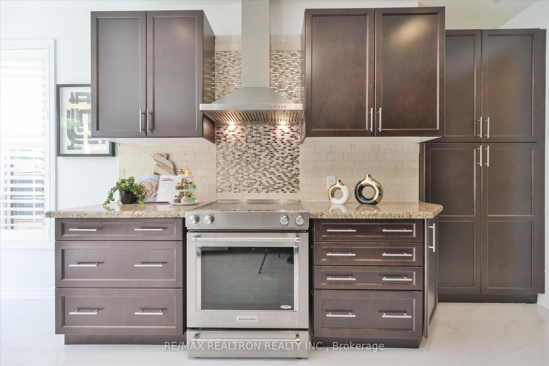 Photo 17 of 175 William Graham Drive, Aurora, Rural Aurora — HOMEH