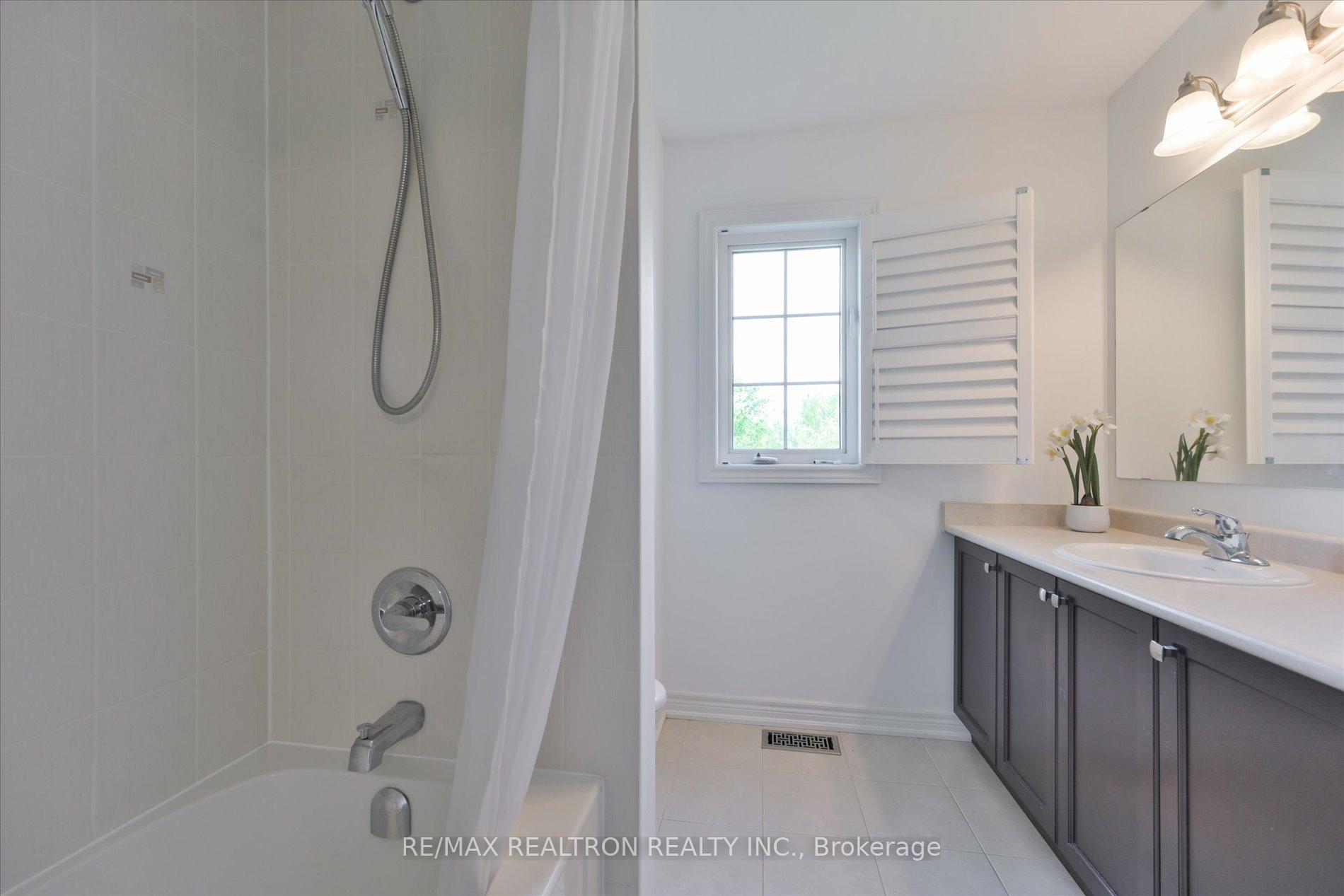 Photo 29 of 175 William Graham Drive, Aurora, Rural Aurora — HOMEH