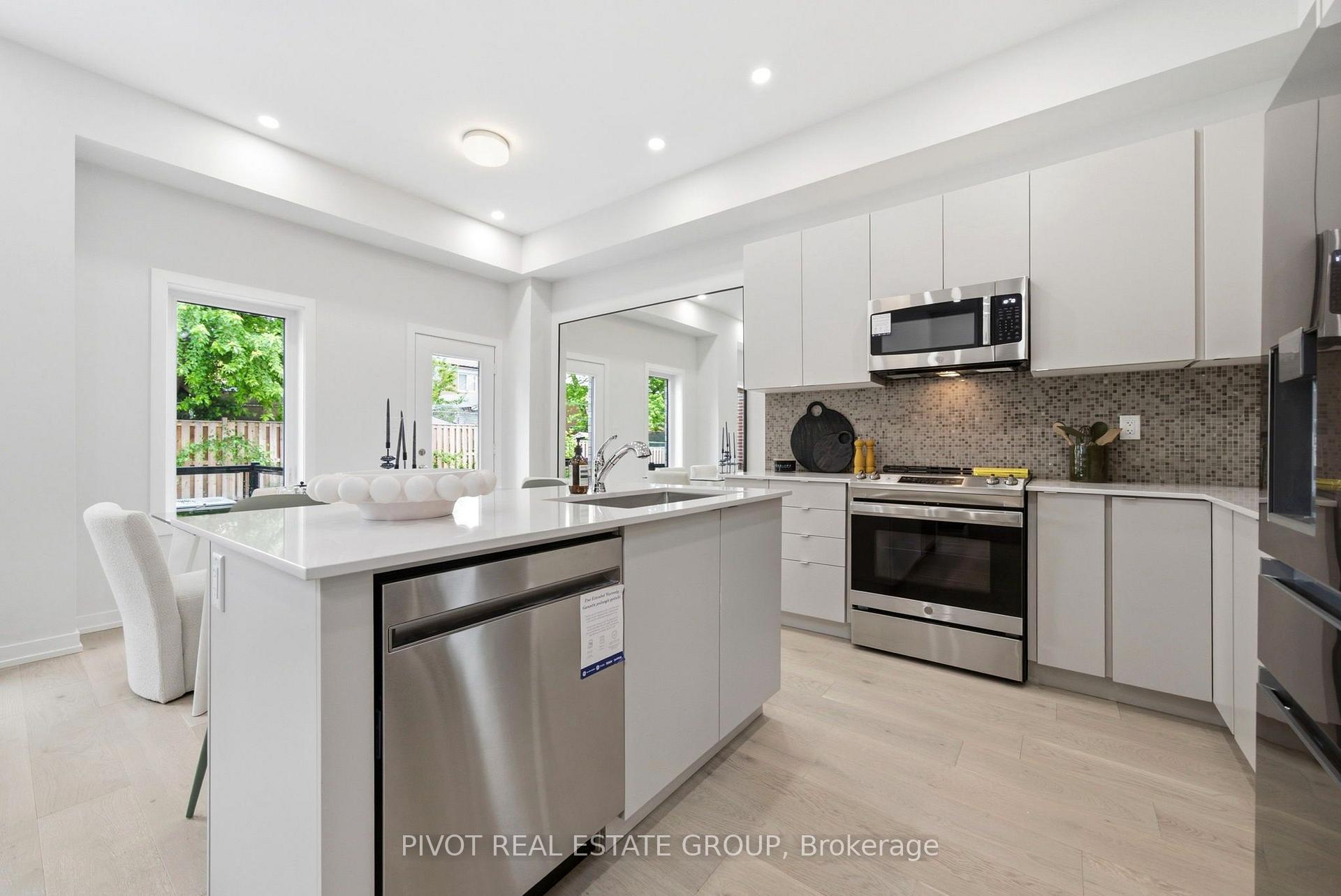 Photo 11 of 79 Danielle Moore Circle, Scarborough, Bendale — HOMEH