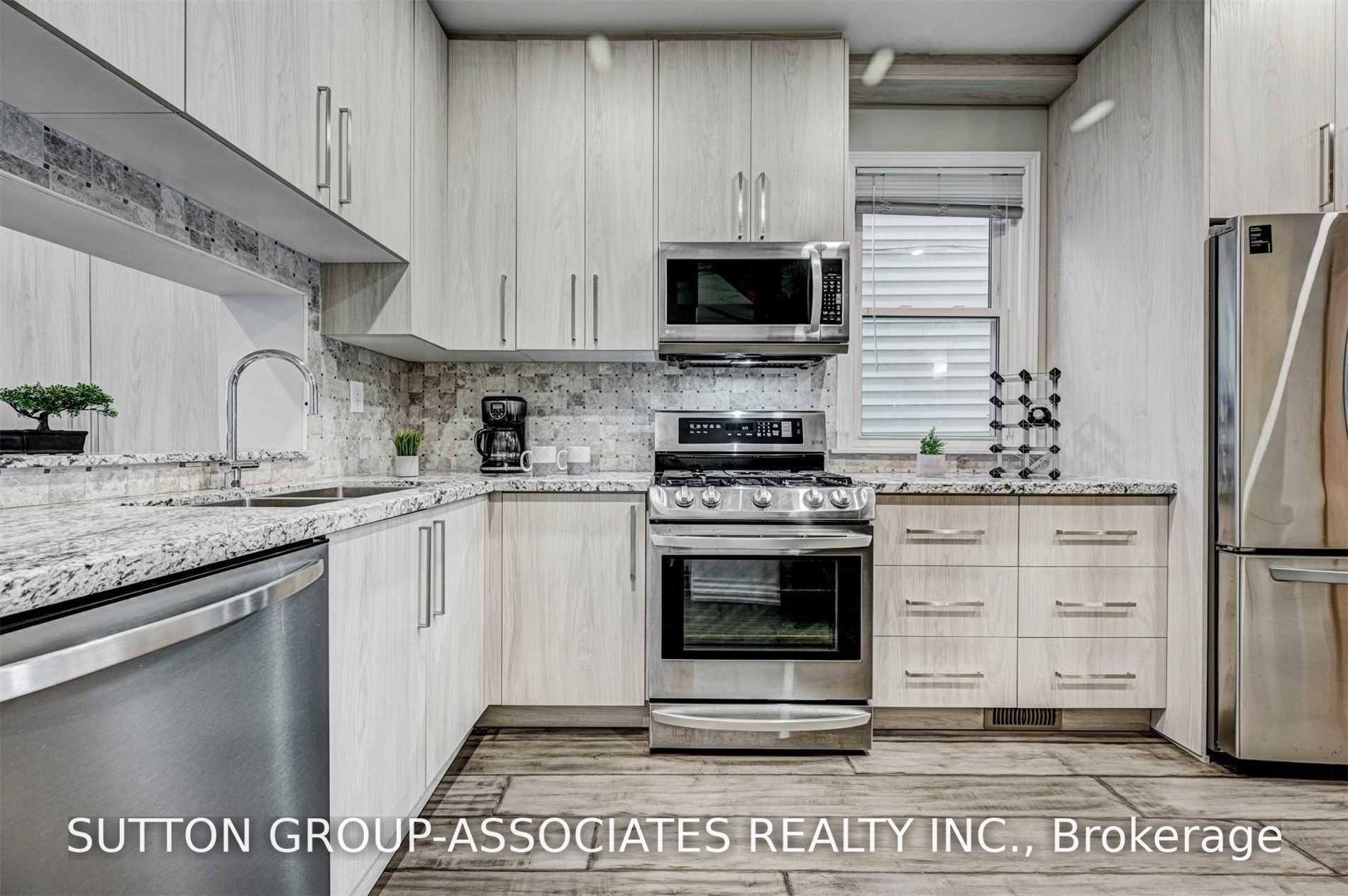 Photo 2 of 739 Manning Avenue, Toronto, The Annex — HOMEH