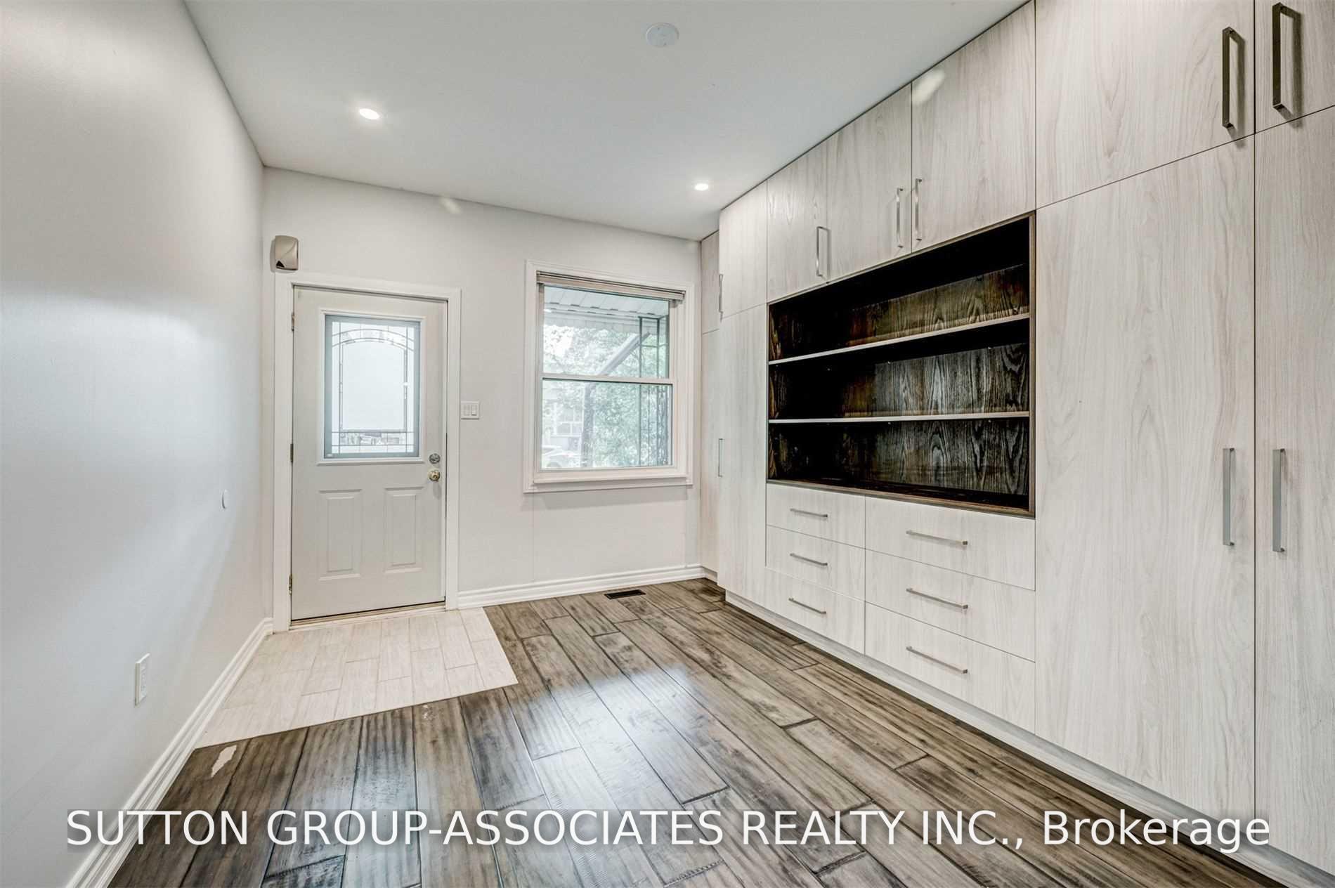 Photo 3 of 739 Manning Avenue, Toronto, The Annex — HOMEH