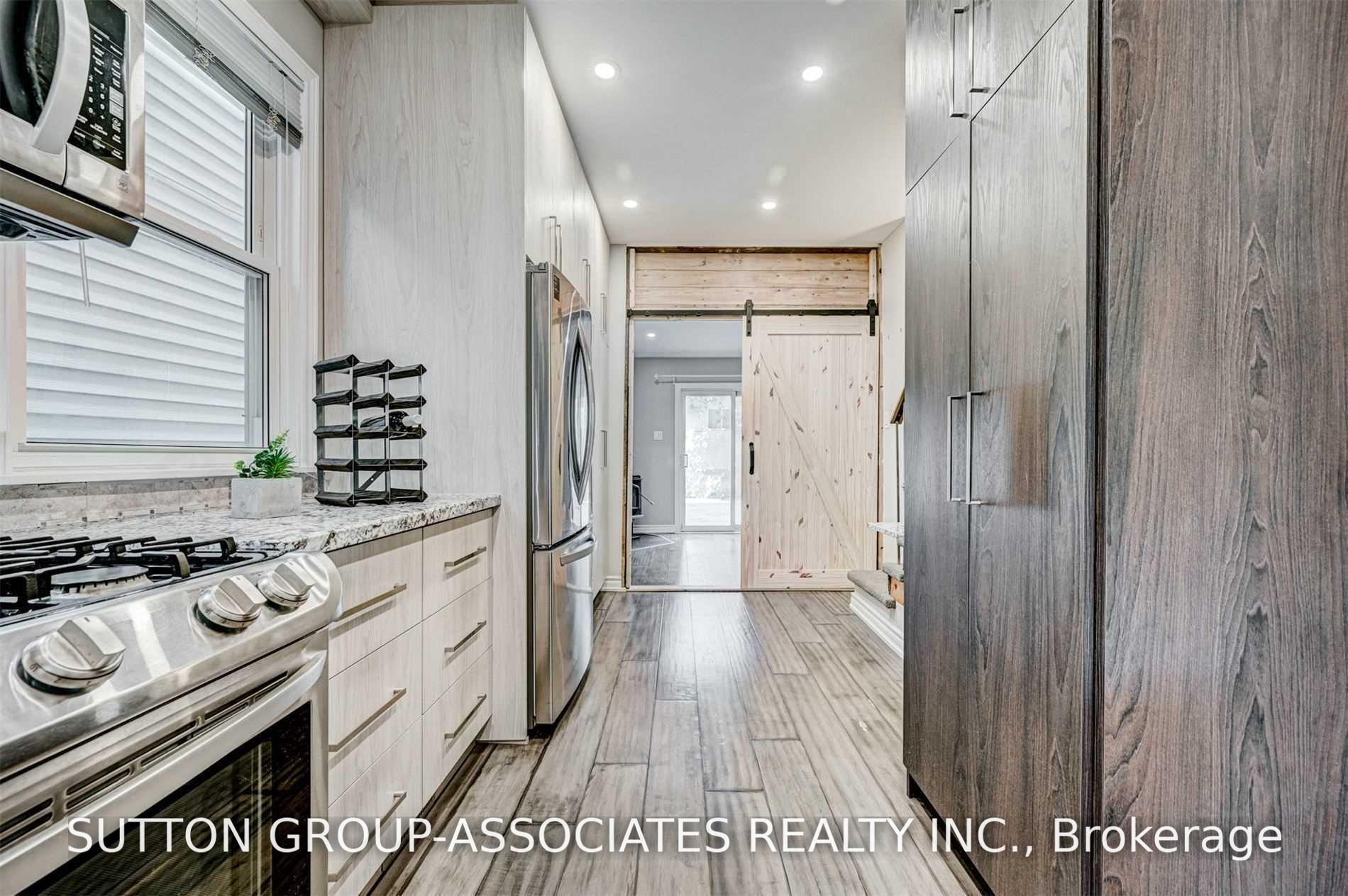 Photo 5 of 739 Manning Avenue, Toronto, The Annex — HOMEH