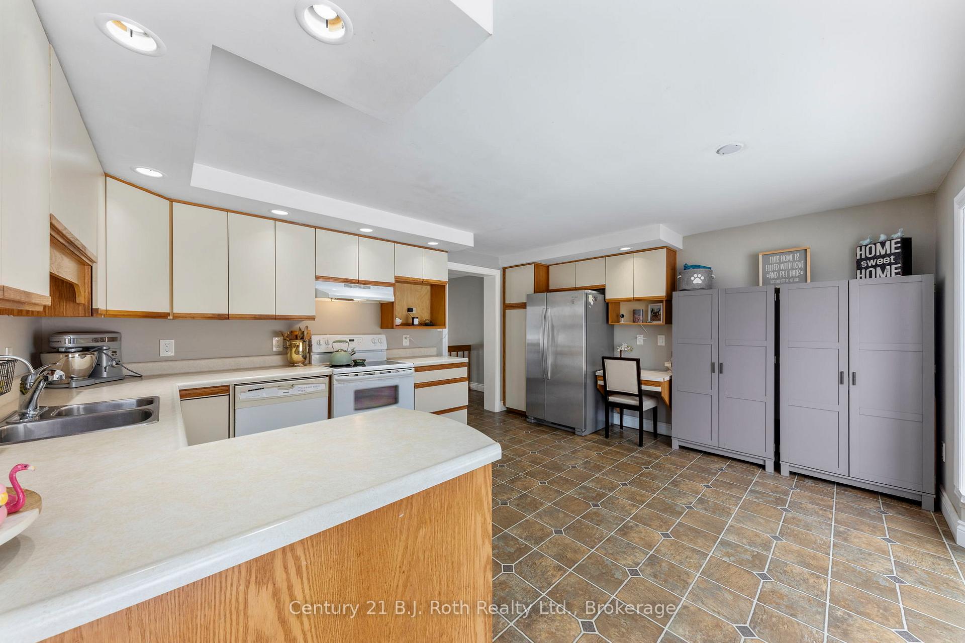 Photo 10 of 60 Lepage Drive, Penetanguishene — HOMEH