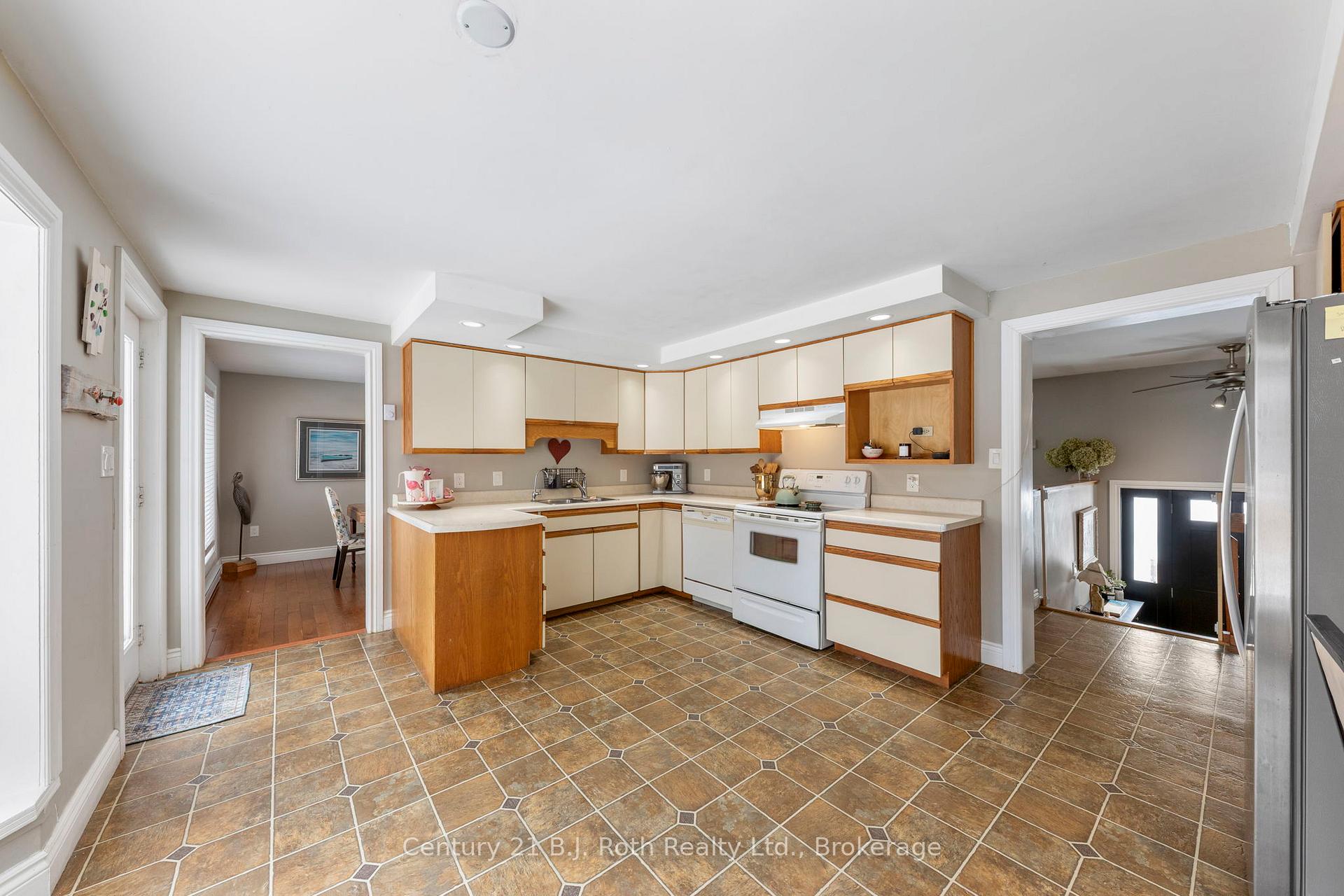 Photo 11 of 60 Lepage Drive, Penetanguishene — HOMEH