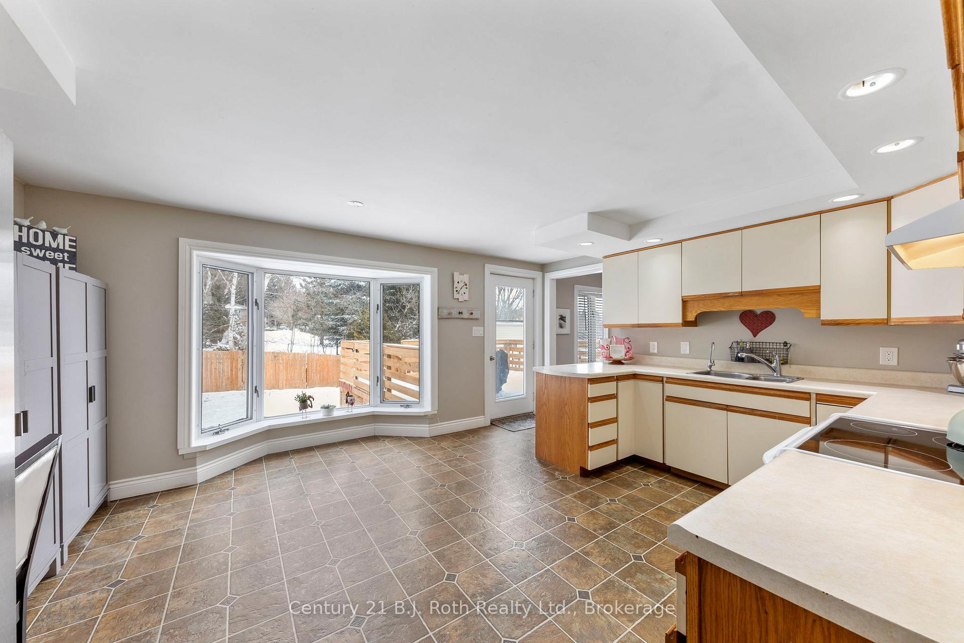 Photo 12 of 60 Lepage Drive, Penetanguishene — HOMEH