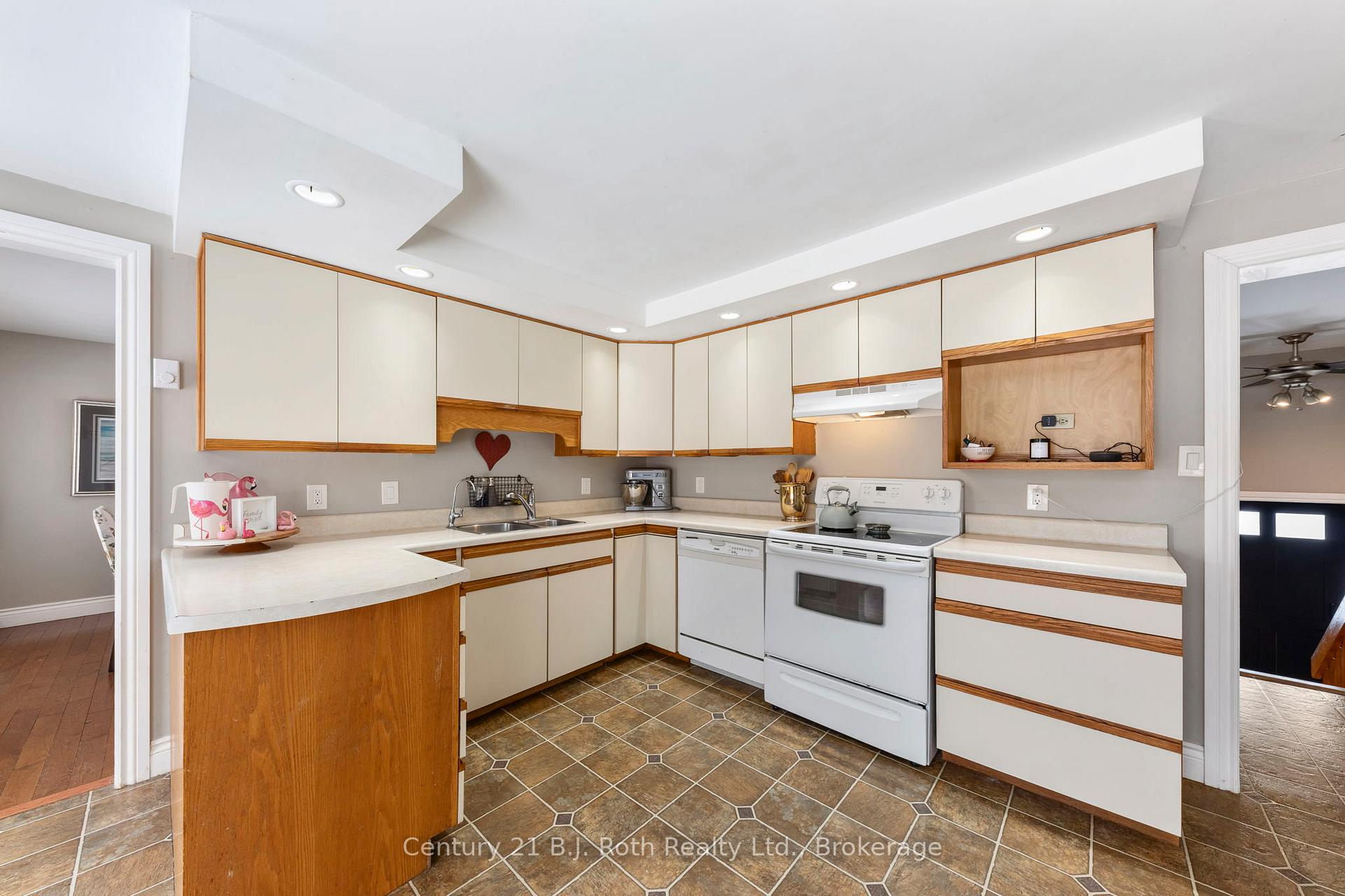 Photo 13 of 60 Lepage Drive, Penetanguishene — HOMEH