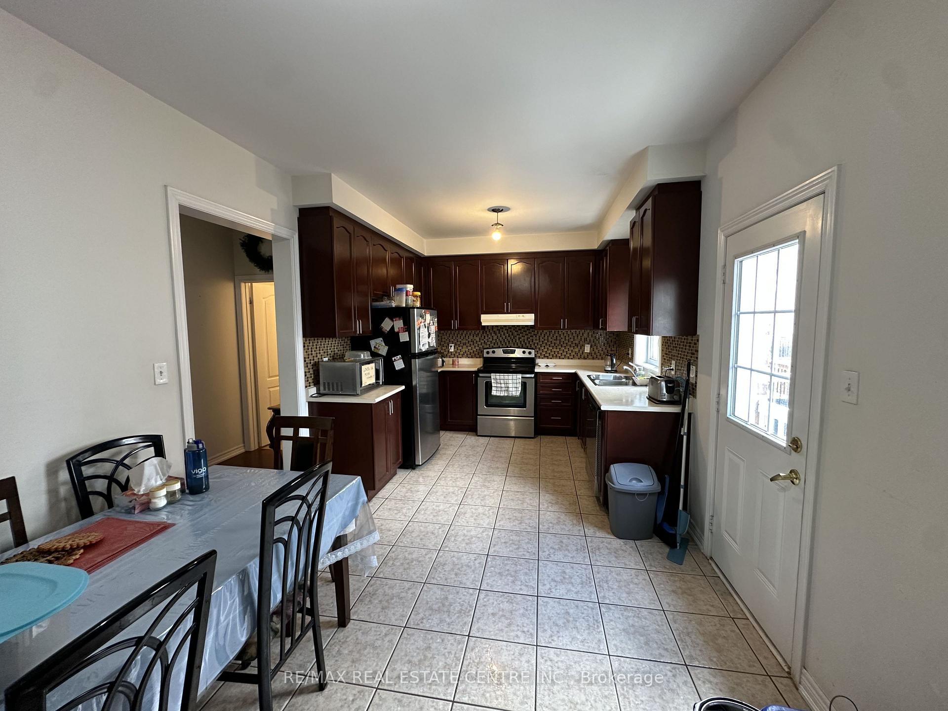 Photo 9 of Unit 1A, 29 October Place, Brampton, Bram West — HOMEH