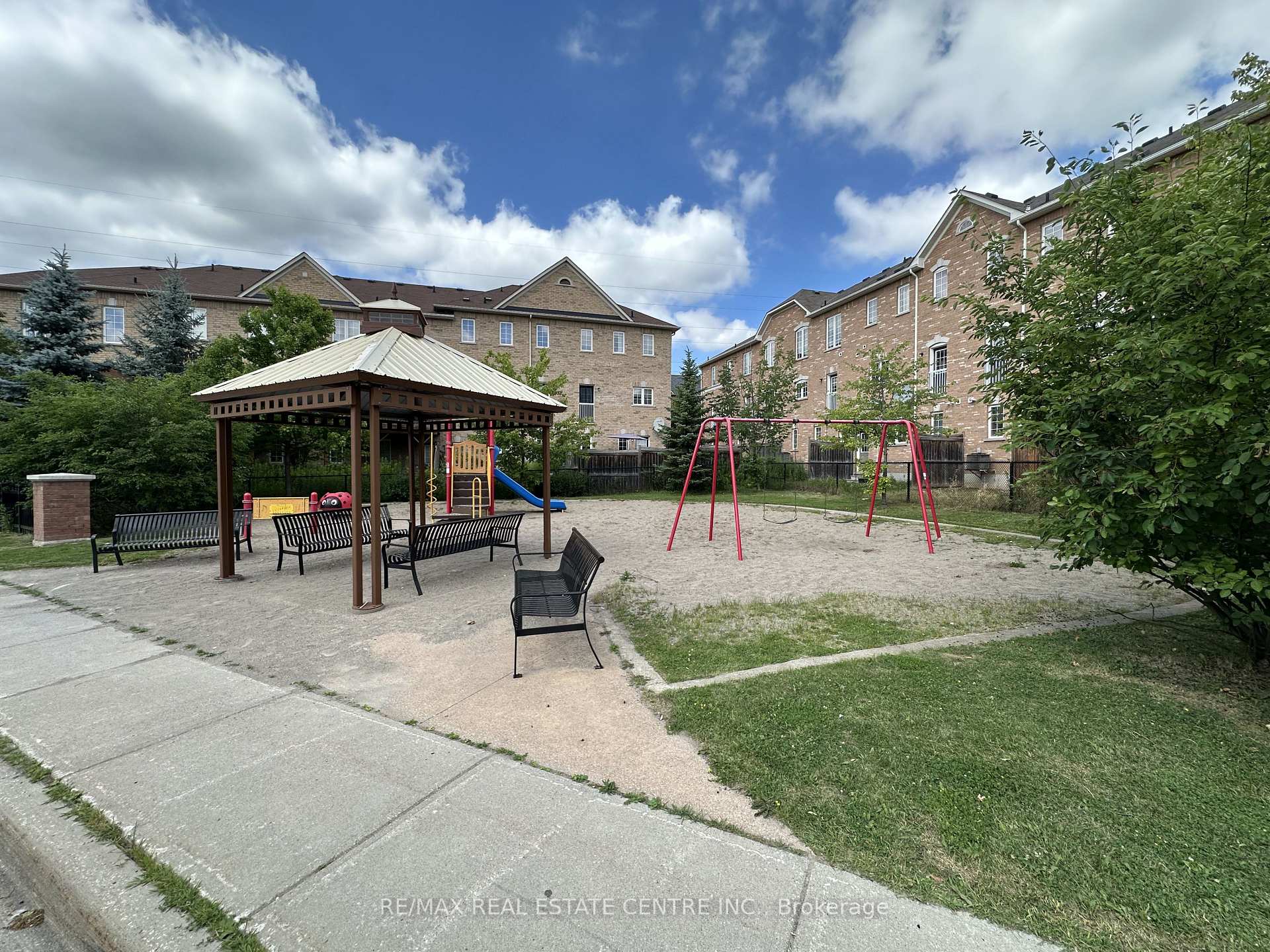 Photo 13 of Unit 1A, 29 October Place, Brampton, Bram West — HOMEH