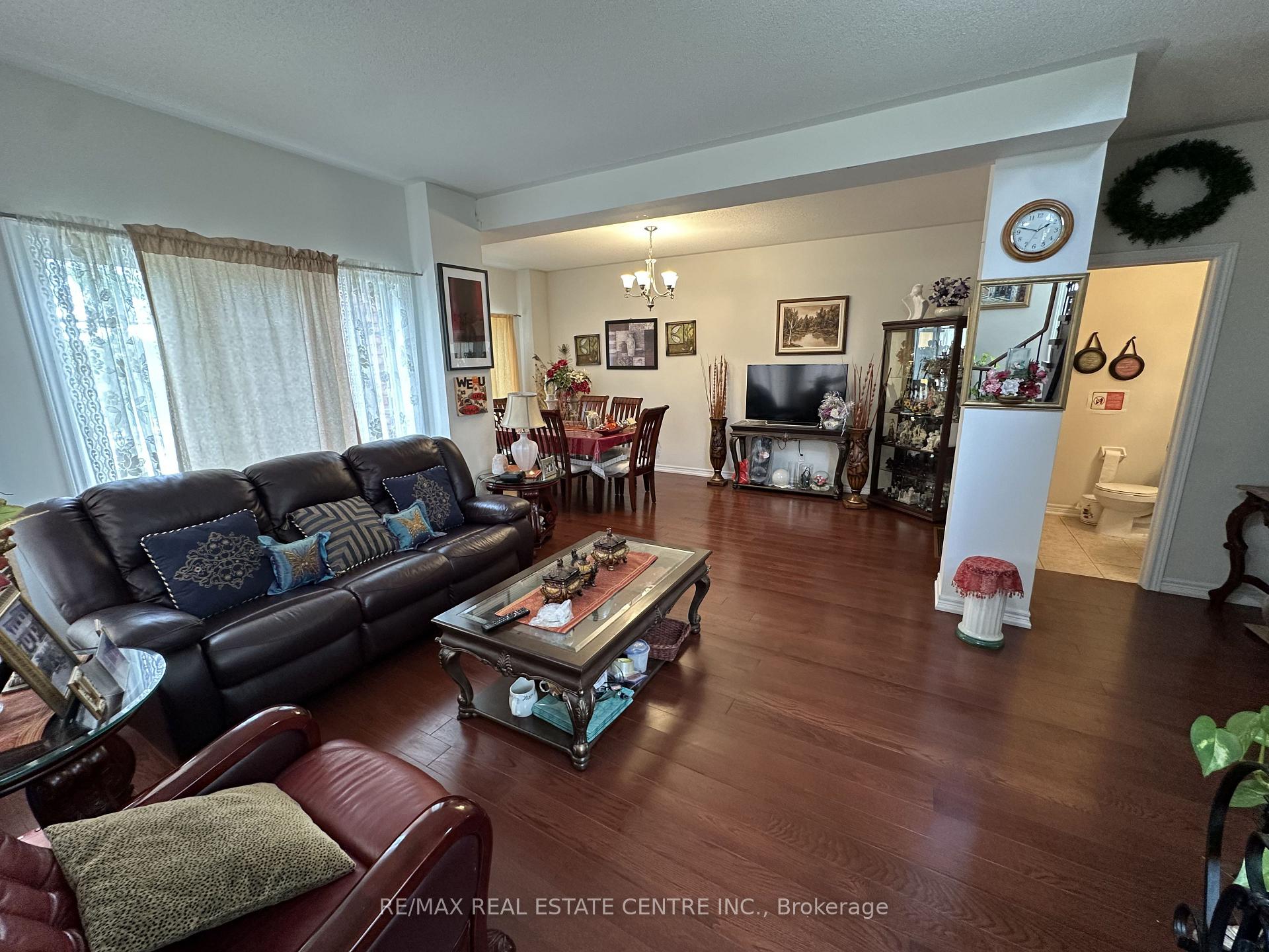 Photo 7 of Unit 1A, 29 October Place, Brampton, Bram West — HOMEH