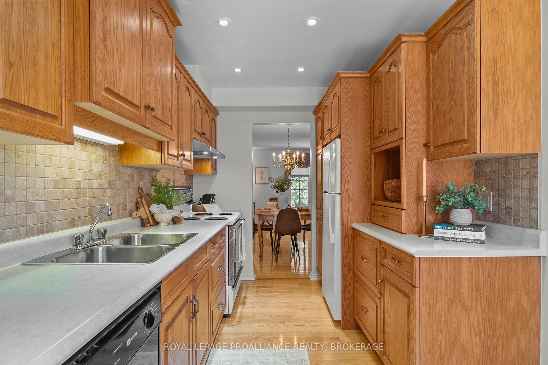 Photo 6 of Unit 66, 1 Place D'armes, Kingston, East of Sir John A. Blvd — HOMEH