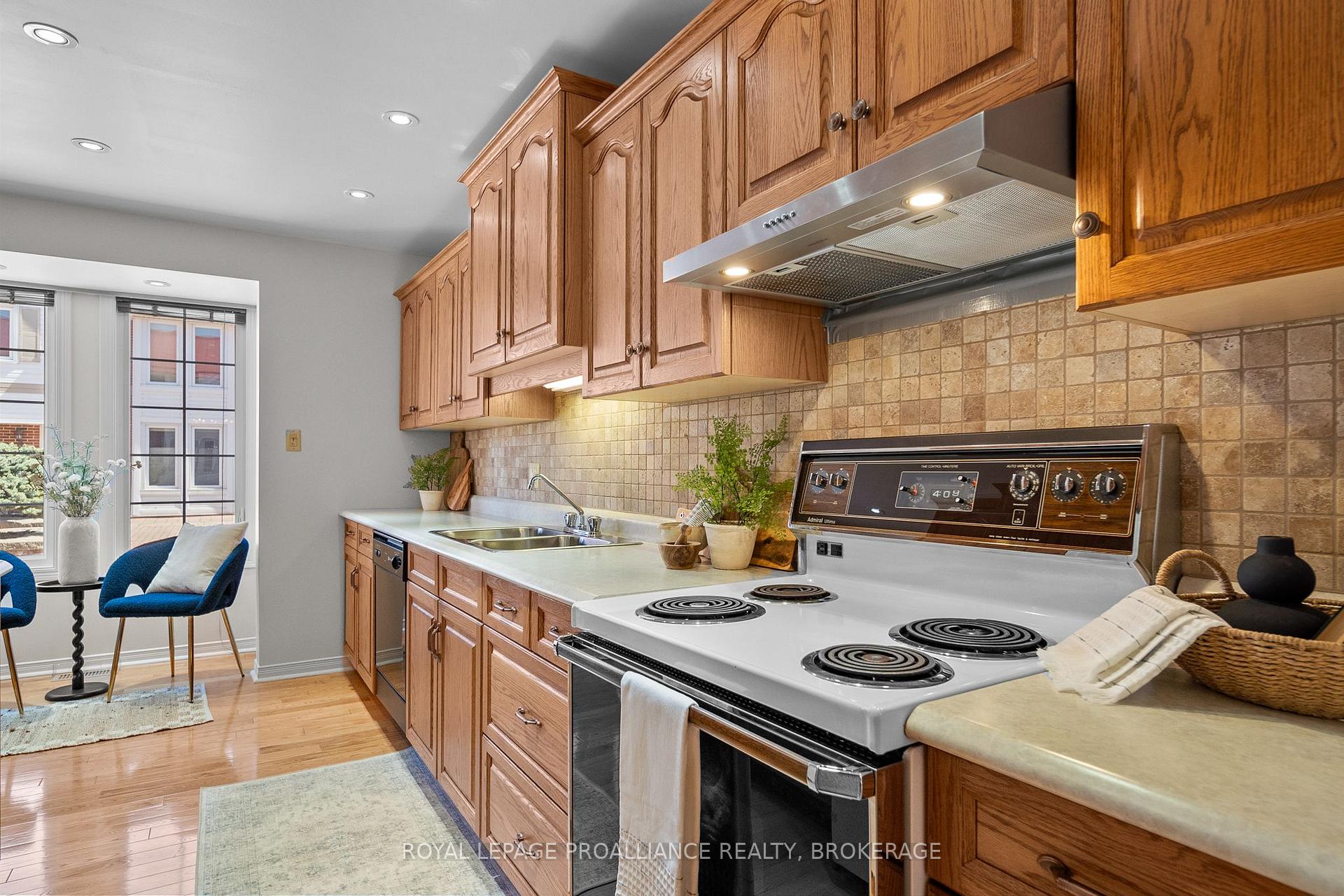 Photo 7 of Unit 66, 1 Place D'armes, Kingston, East of Sir John A. Blvd — HOMEH