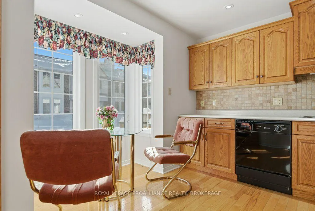 Photo 8 of Unit 66, 1 Place D'armes, Kingston, East of Sir John A. Blvd — HOMEH