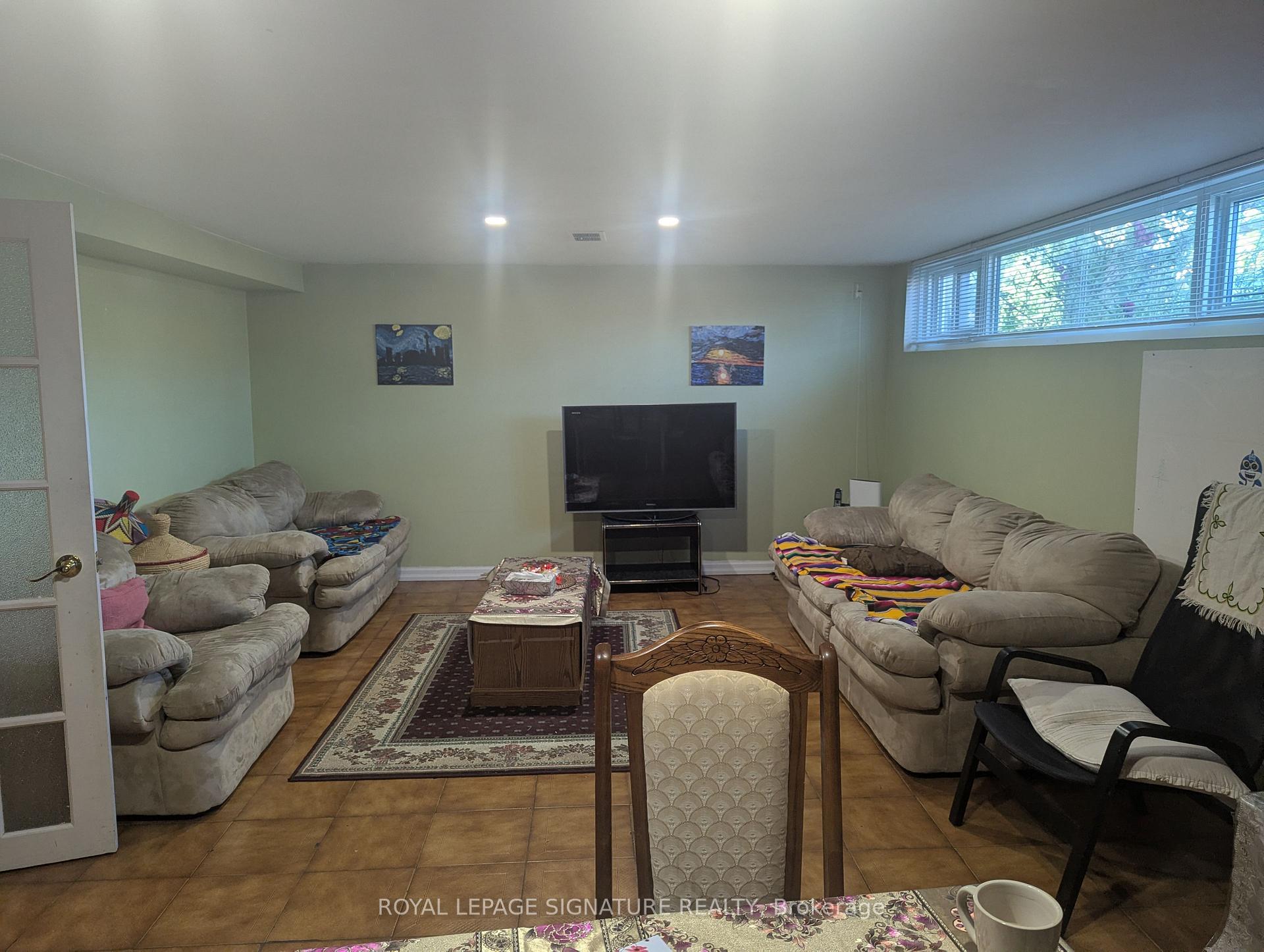 Photo 4 of 6 Heatherglen Road, Etobicoke, West Humber-Clairville — HOMEH