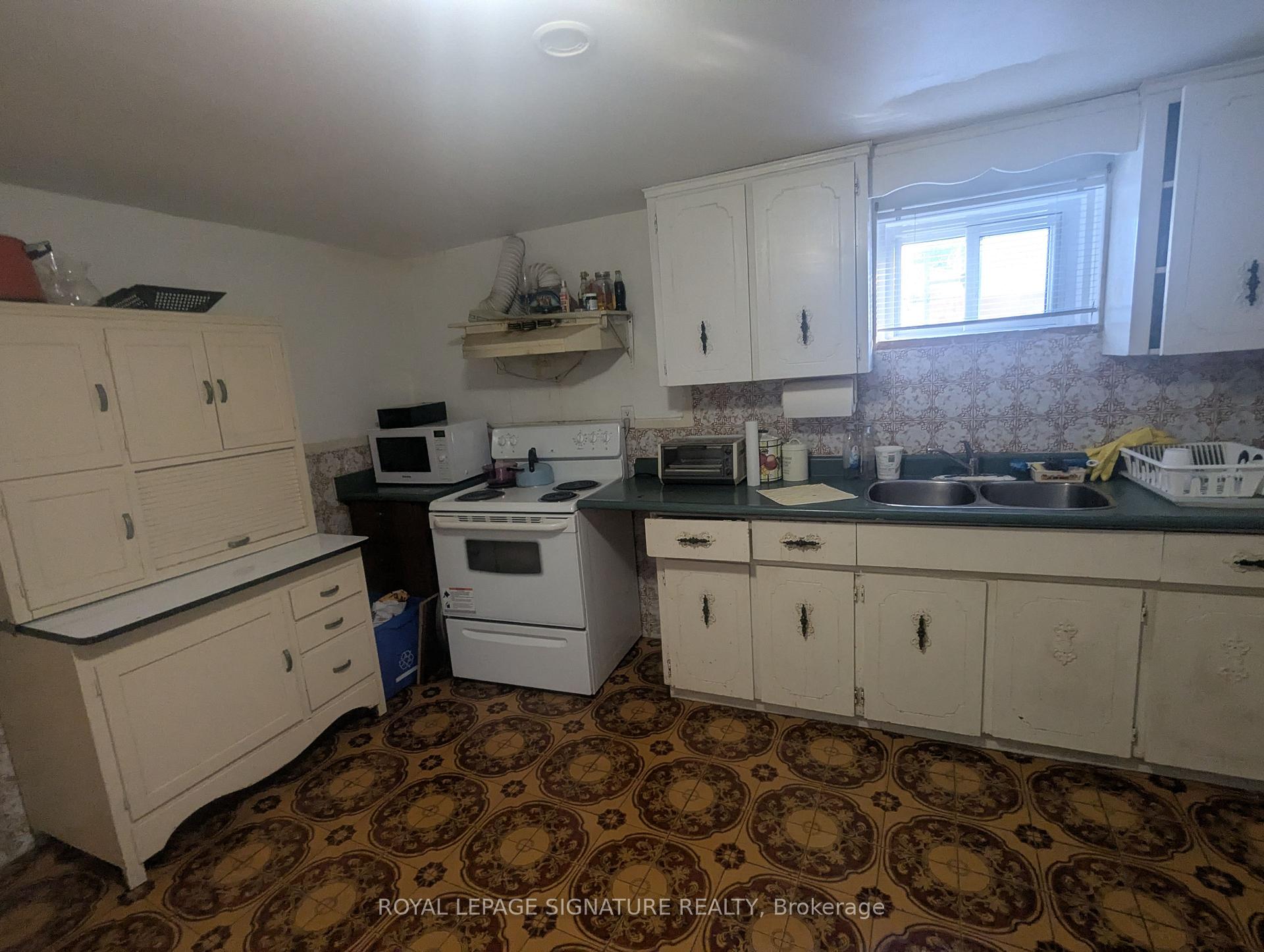 Photo 8 of 6 Heatherglen Road, Etobicoke, West Humber-Clairville — HOMEH