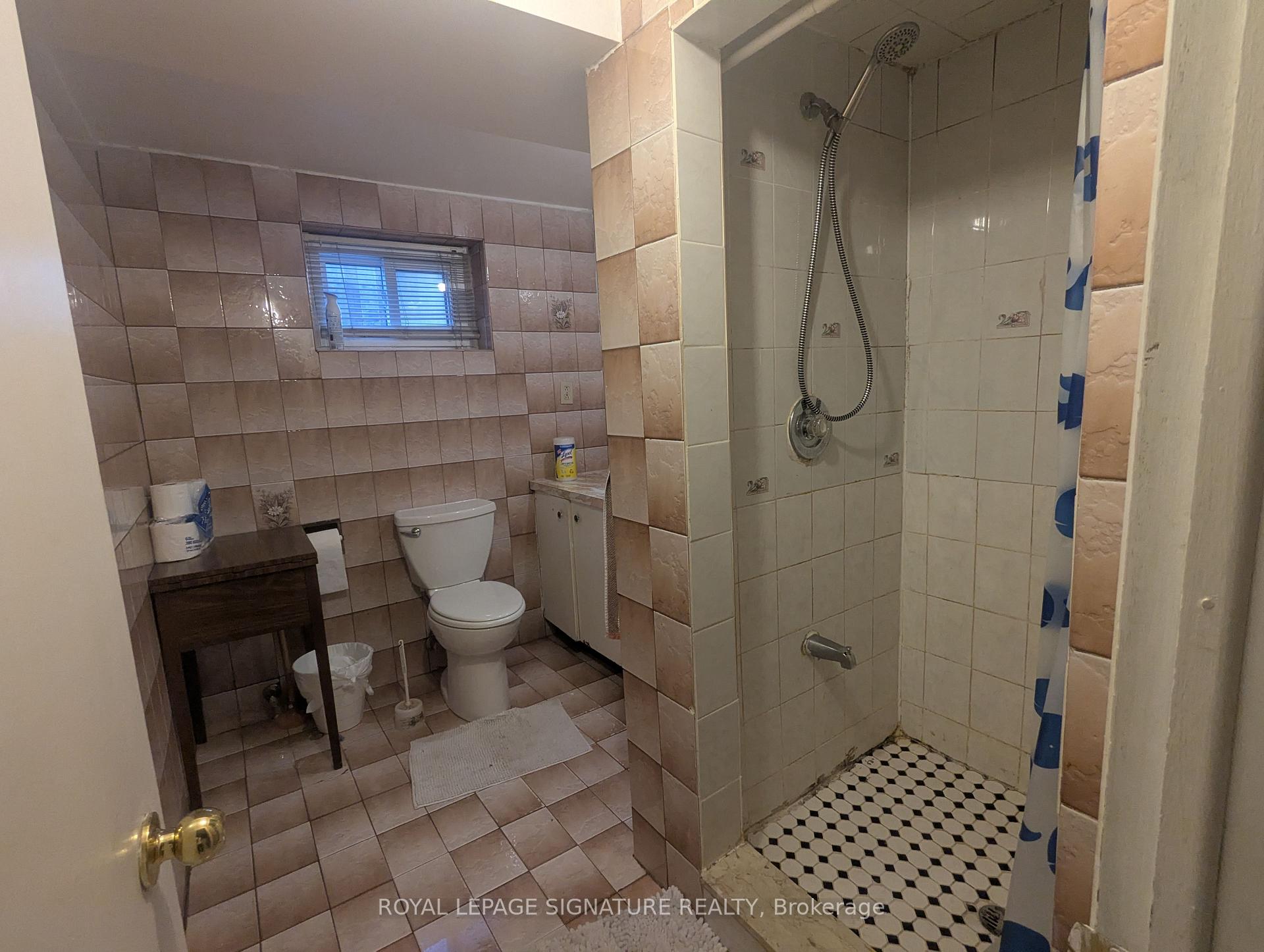 Photo 9 of 6 Heatherglen Road, Etobicoke, West Humber-Clairville — HOMEH