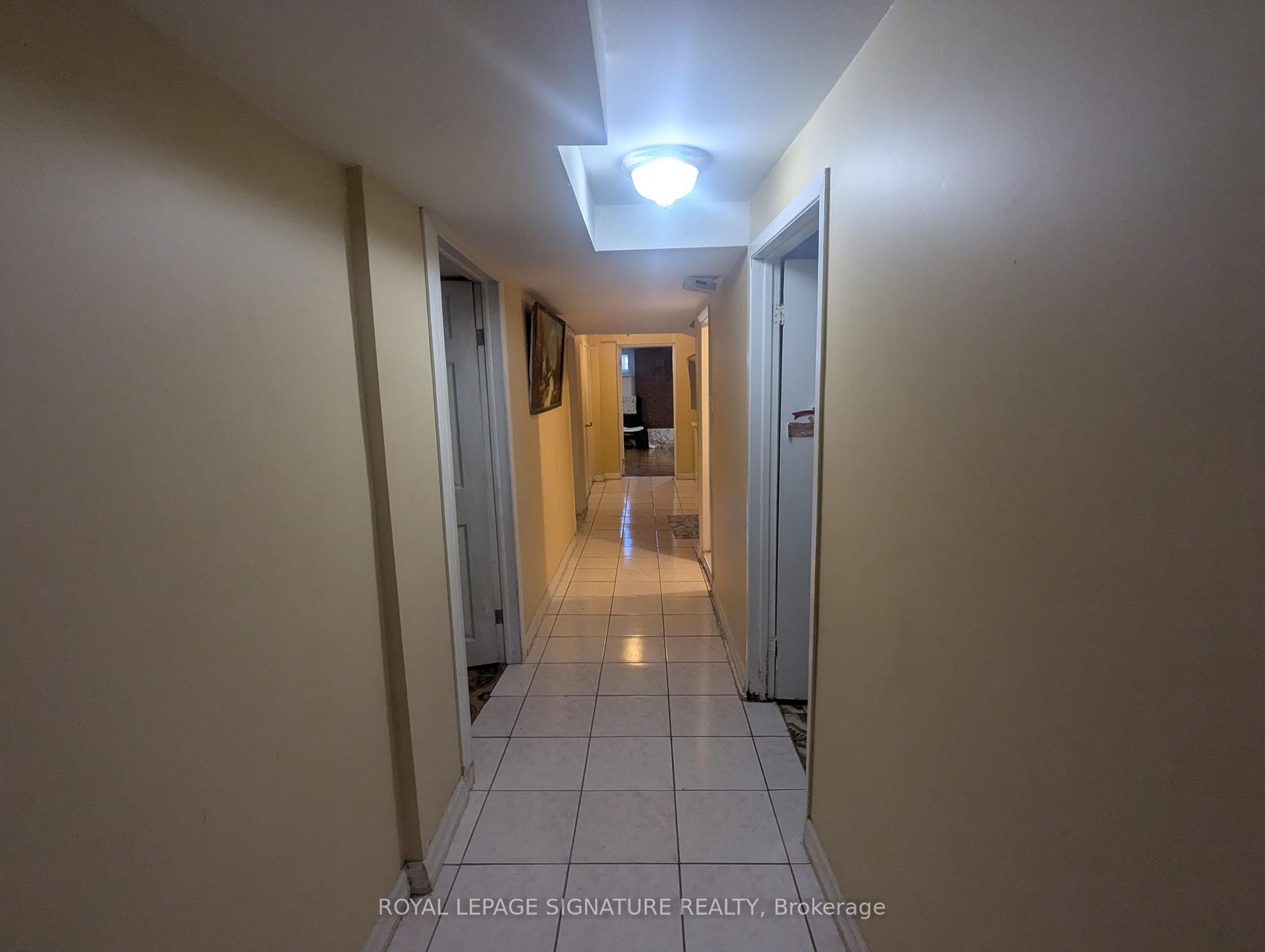 Photo 10 of 6 Heatherglen Road, Etobicoke, West Humber-Clairville — HOMEH