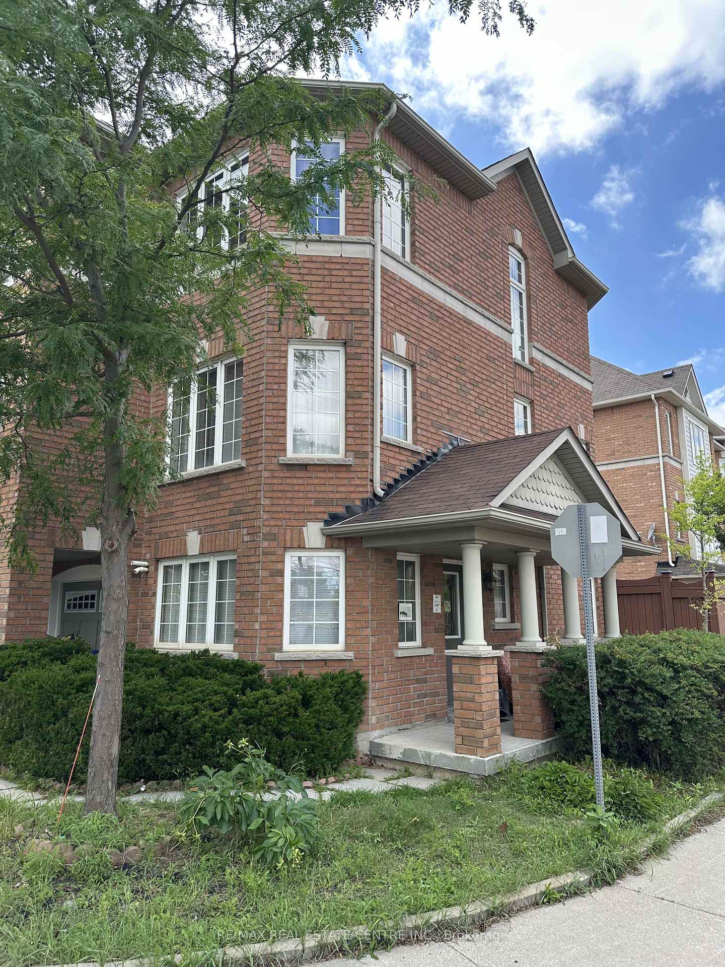 Photo 1 of Unit 1A & 1B, 29 October Place, Brampton, Bram West — HOMEH