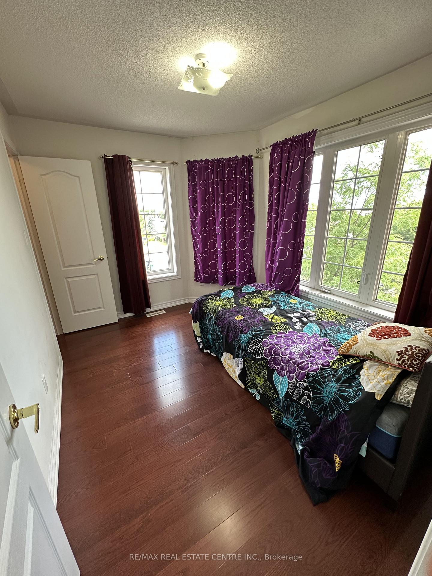 Photo 2 of Unit 1A & 1B, 29 October Place, Brampton, Bram West — HOMEH