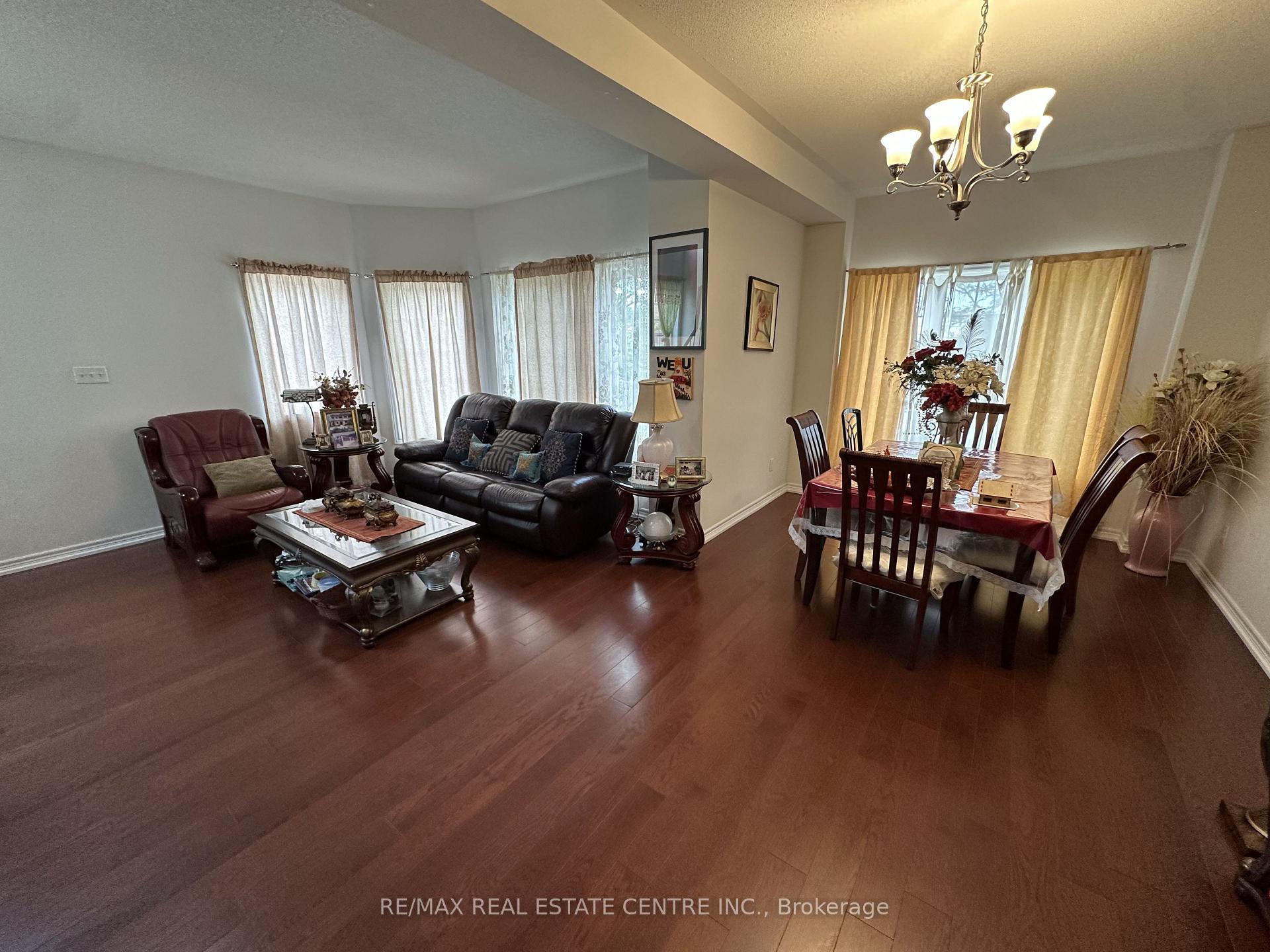 Photo 11 of Unit 1A & 1B, 29 October Place, Brampton, Bram West — HOMEH