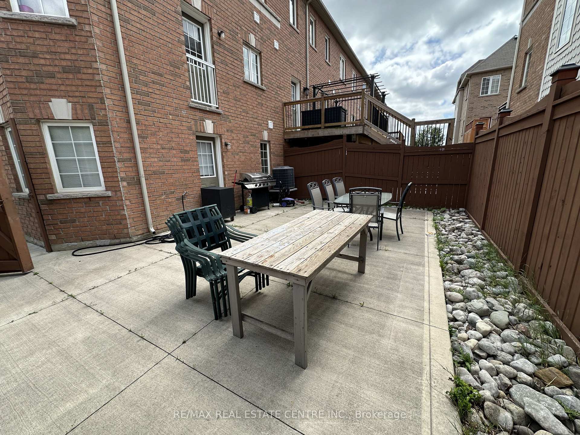 Photo 14 of Unit 1A & 1B, 29 October Place, Brampton, Bram West — HOMEH