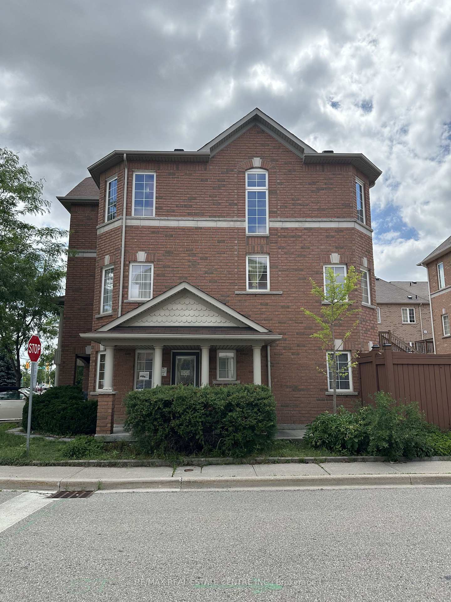 Photo 15 of Unit 1A & 1B, 29 October Place, Brampton, Bram West — HOMEH