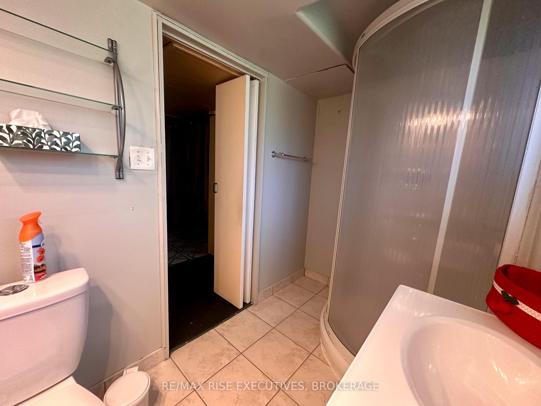 Photo 11 of 214 Amherst Drive, Loyalist, Amherstview — HOMEH