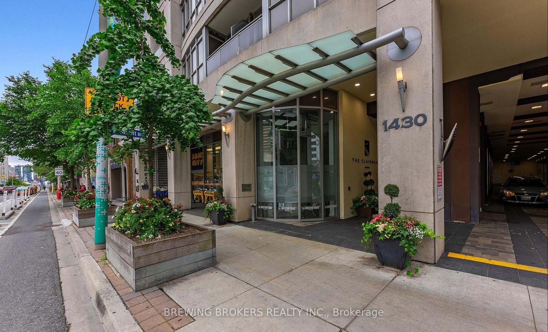 Photo 3 of Unit 704, 1430 Yonge Street, Toronto, Yonge-St. Clair — HOMEH