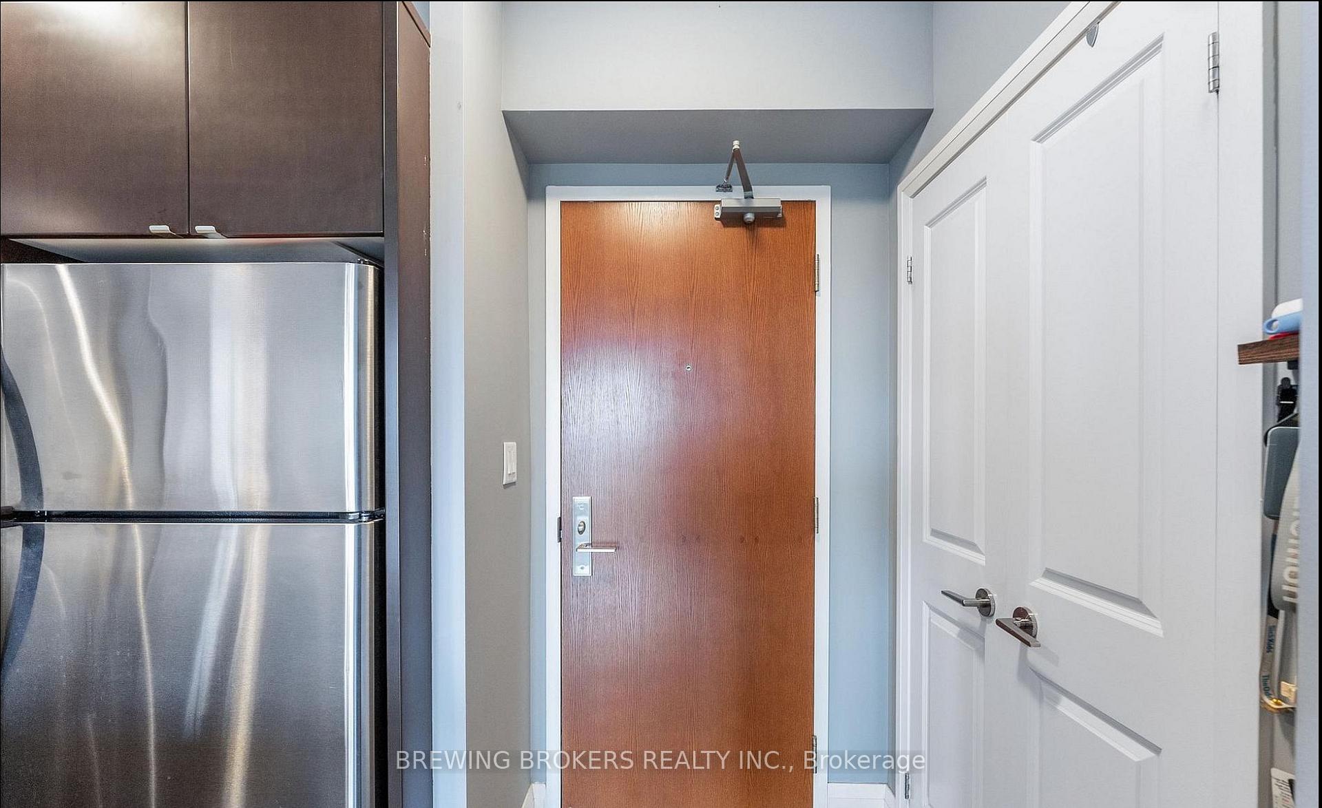 Photo 5 of Unit 704, 1430 Yonge Street, Toronto, Yonge-St. Clair — HOMEH
