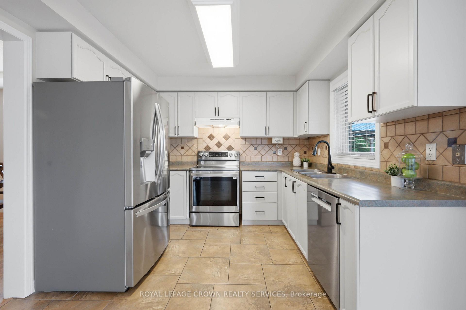Photo 4 of 122 Delavan Drive, Cambridge, Southwood - Kinbridge — HOMEH