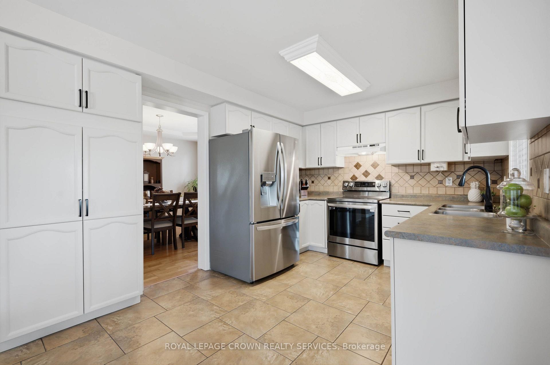 Photo 5 of 122 Delavan Drive, Cambridge, Southwood - Kinbridge — HOMEH