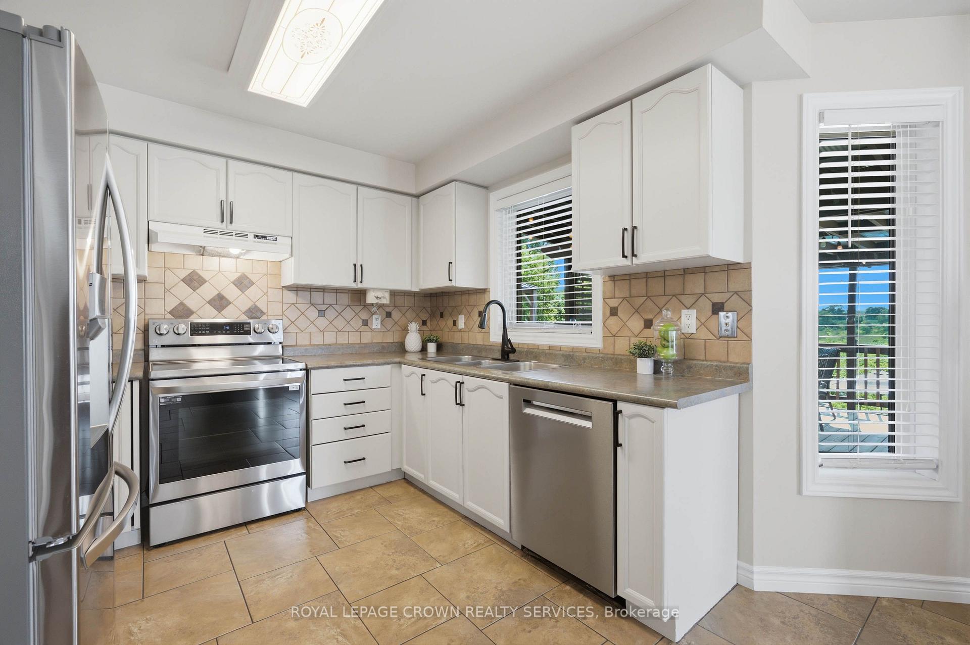 Photo 6 of 122 Delavan Drive, Cambridge, Southwood - Kinbridge — HOMEH
