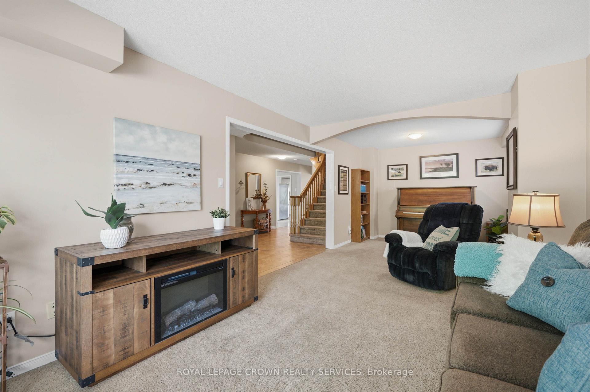 Photo 9 of 122 Delavan Drive, Cambridge, Southwood - Kinbridge — HOMEH