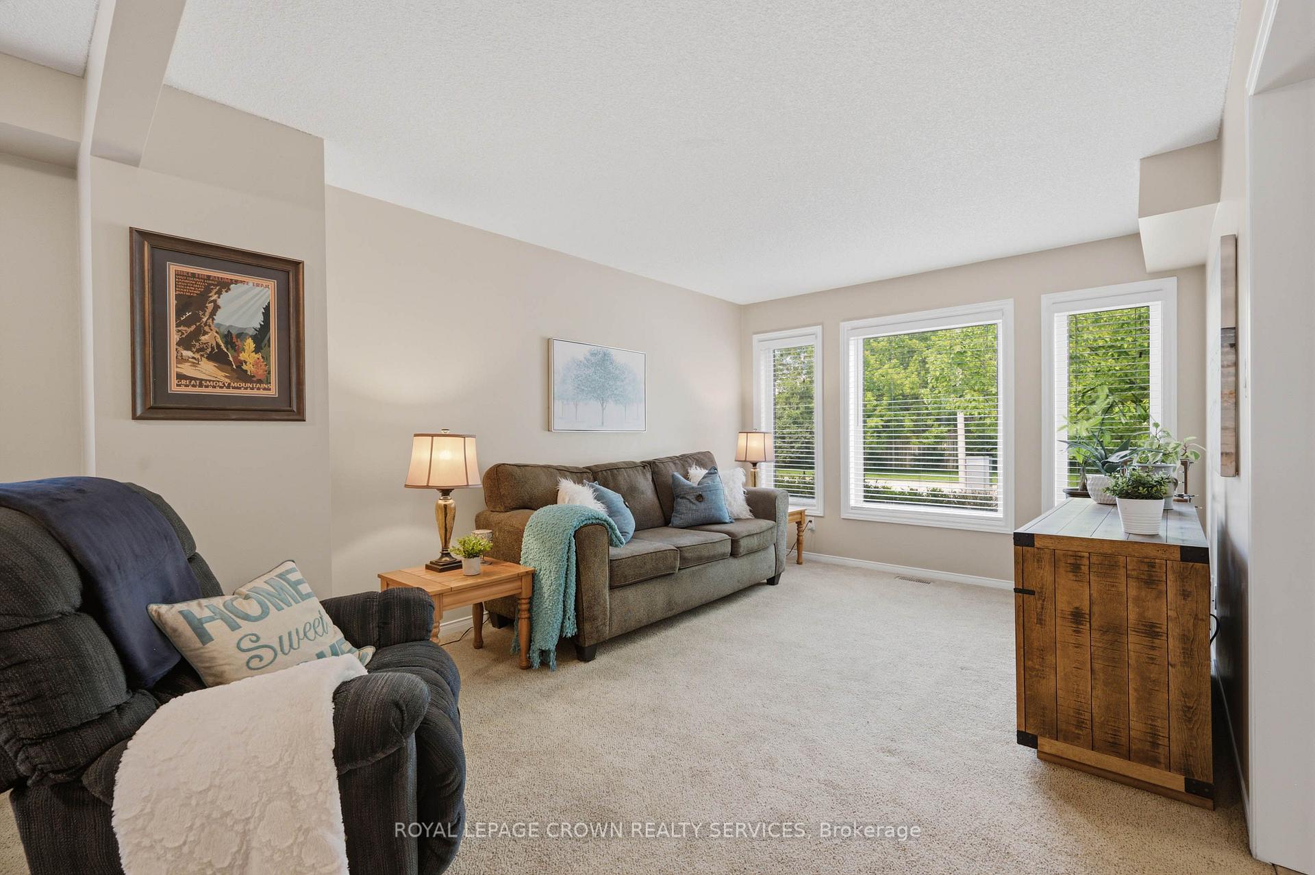Photo 10 of 122 Delavan Drive, Cambridge, Southwood - Kinbridge — HOMEH