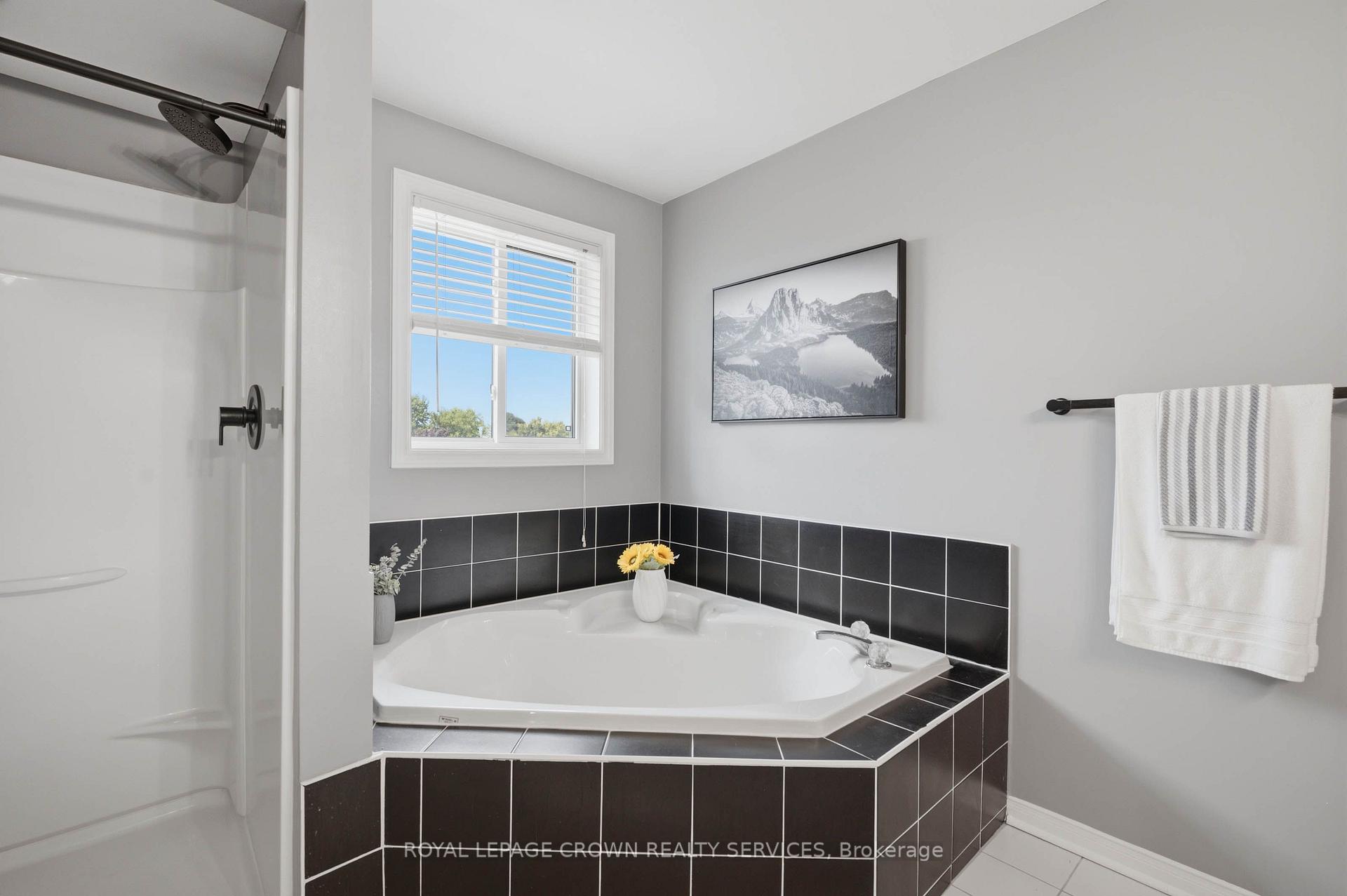 Photo 17 of 122 Delavan Drive, Cambridge, Southwood - Kinbridge — HOMEH