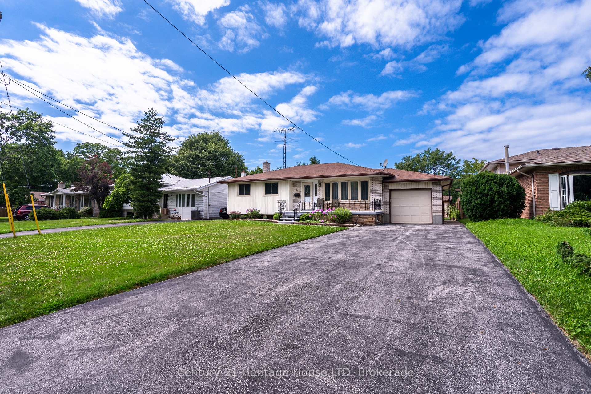 Photo 8 of 64 Croydon Drive, St. Catharines, Lakeshore — HOMEH