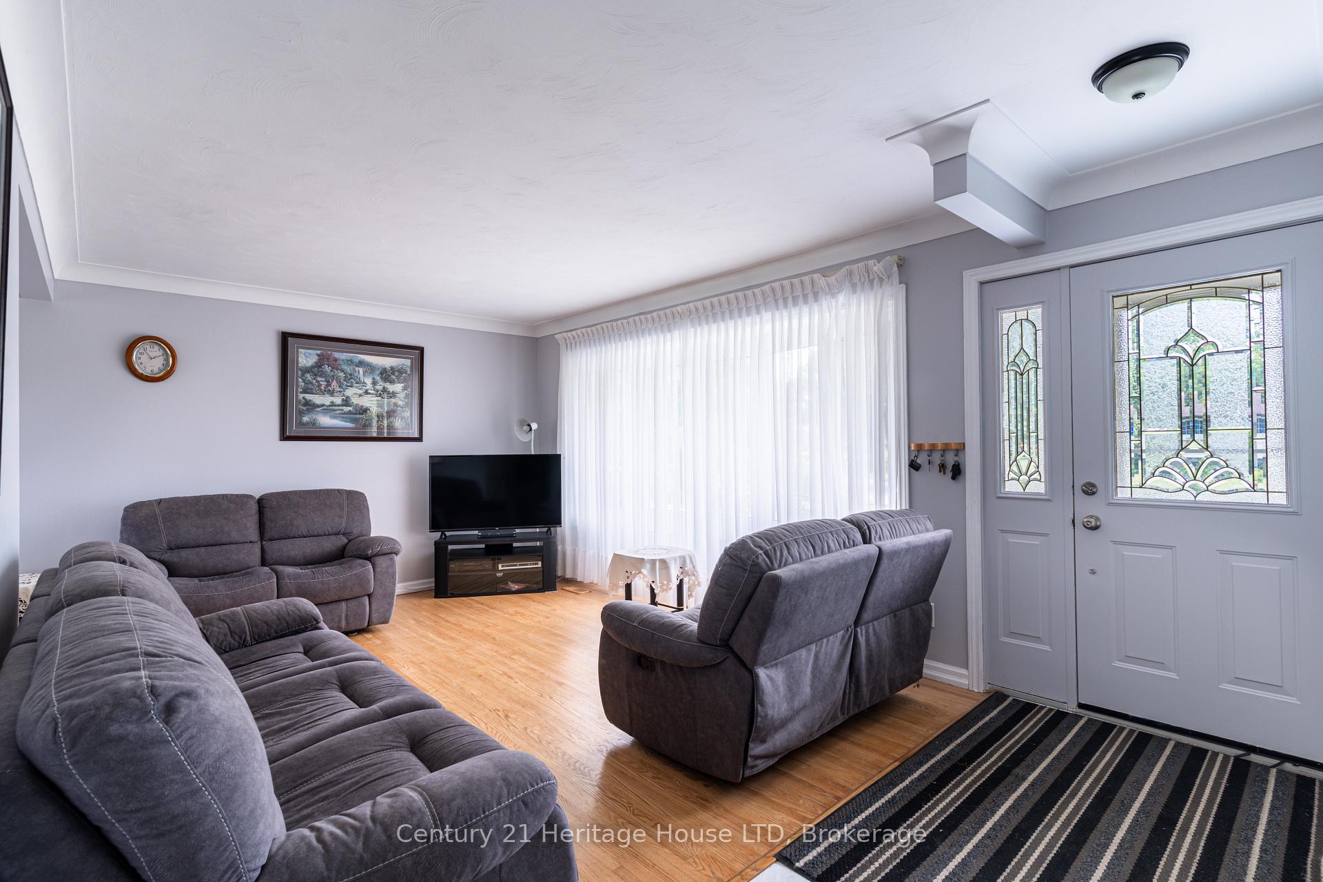 Photo 12 of 64 Croydon Drive, St. Catharines, Lakeshore — HOMEH