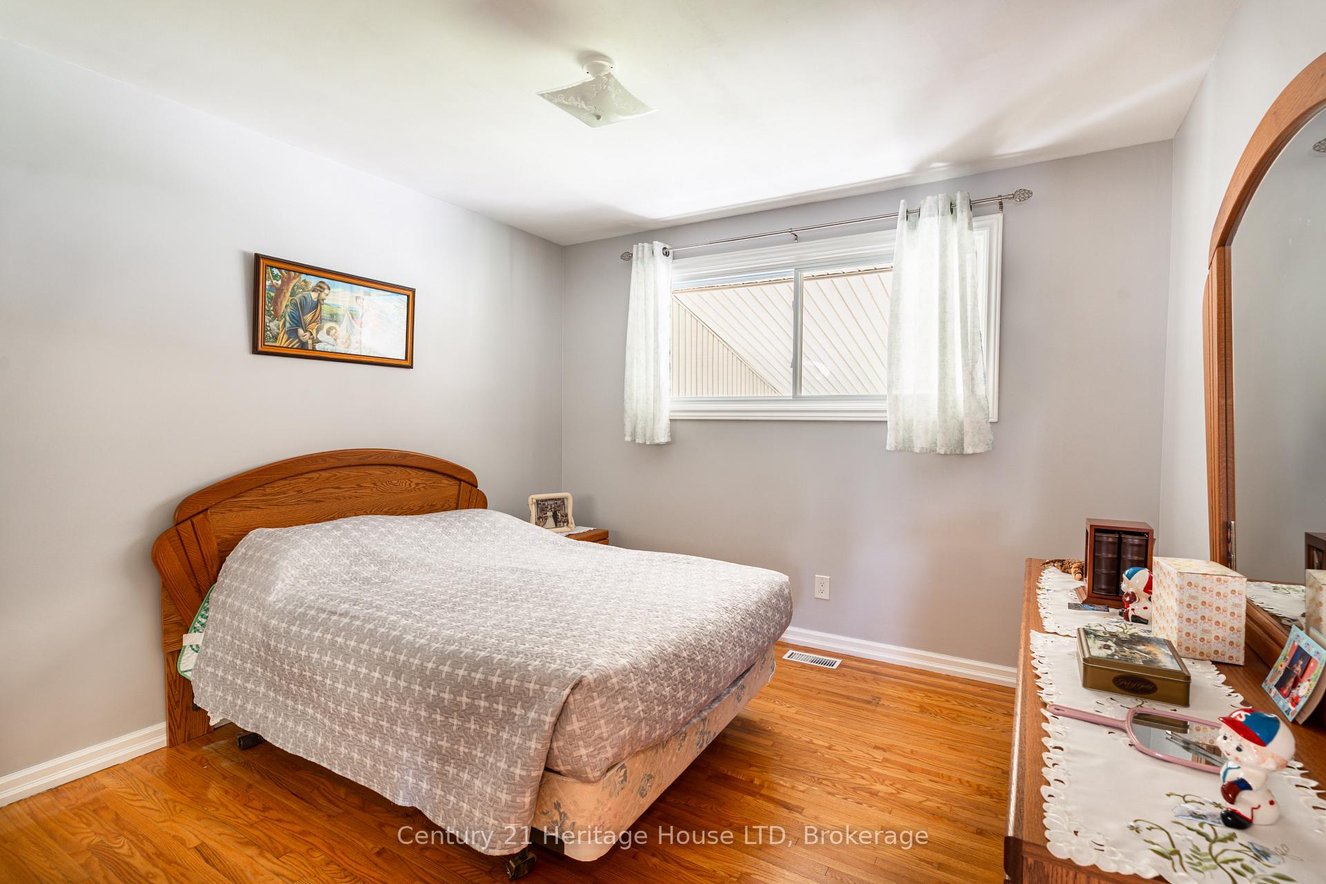Photo 17 of 64 Croydon Drive, St. Catharines, Lakeshore — HOMEH