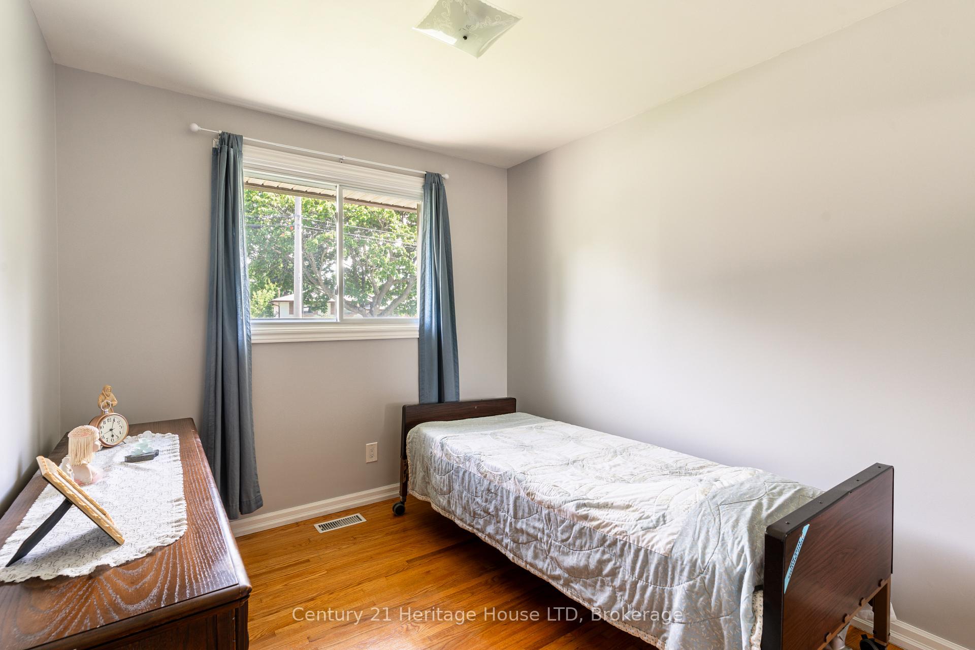 Photo 18 of 64 Croydon Drive, St. Catharines, Lakeshore — HOMEH