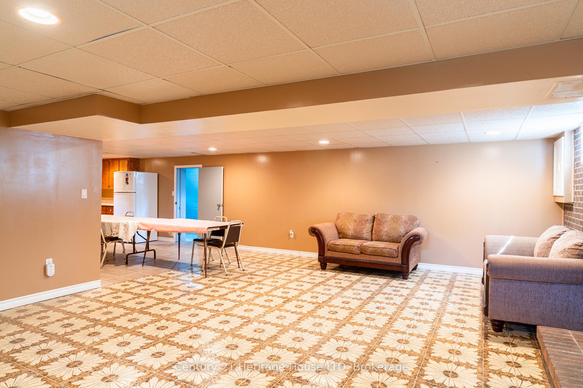 Photo 23 of 64 Croydon Drive, St. Catharines, Lakeshore — HOMEH
