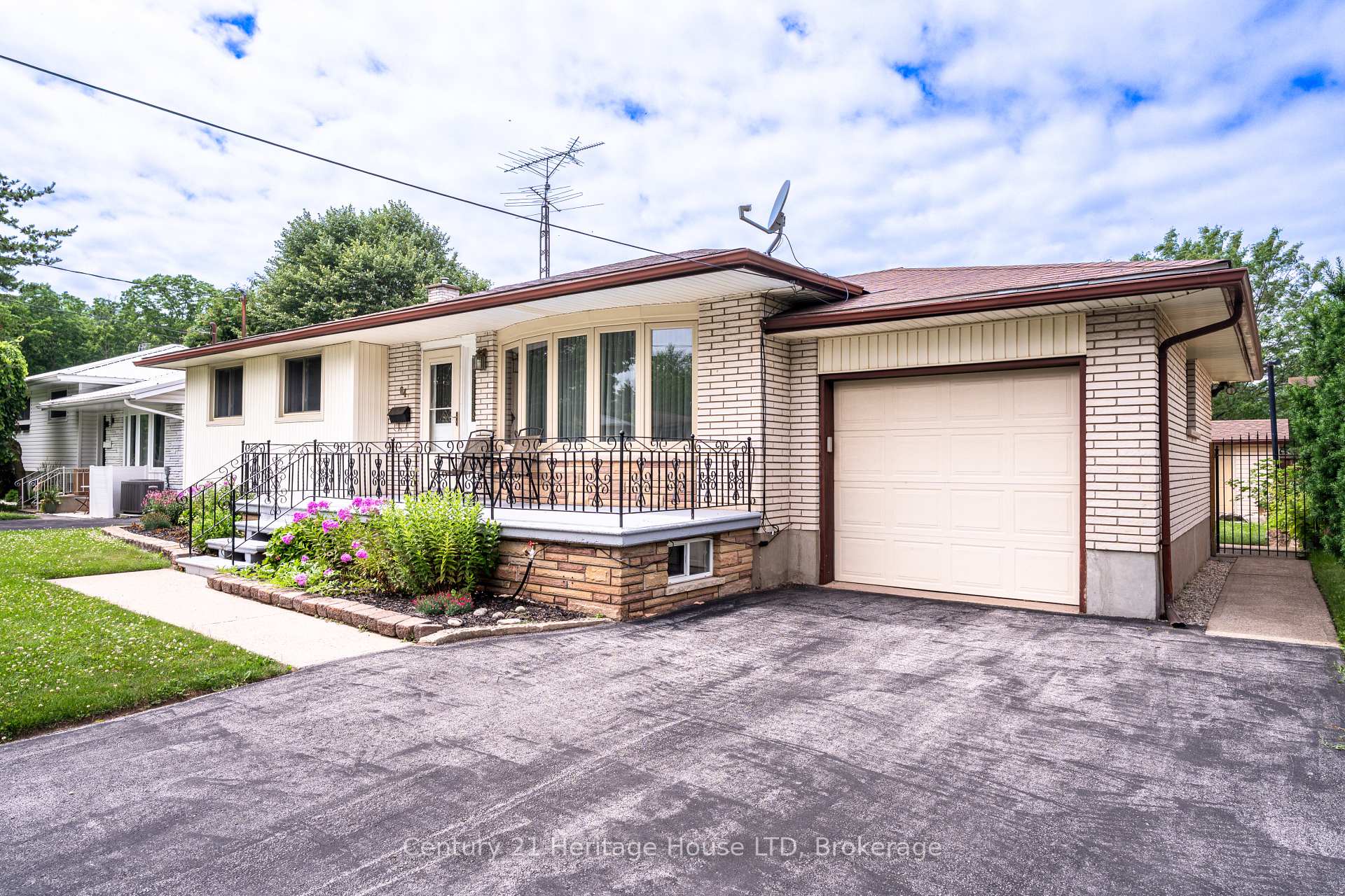 Photo 41 of 64 Croydon Drive, St. Catharines, Lakeshore — HOMEH