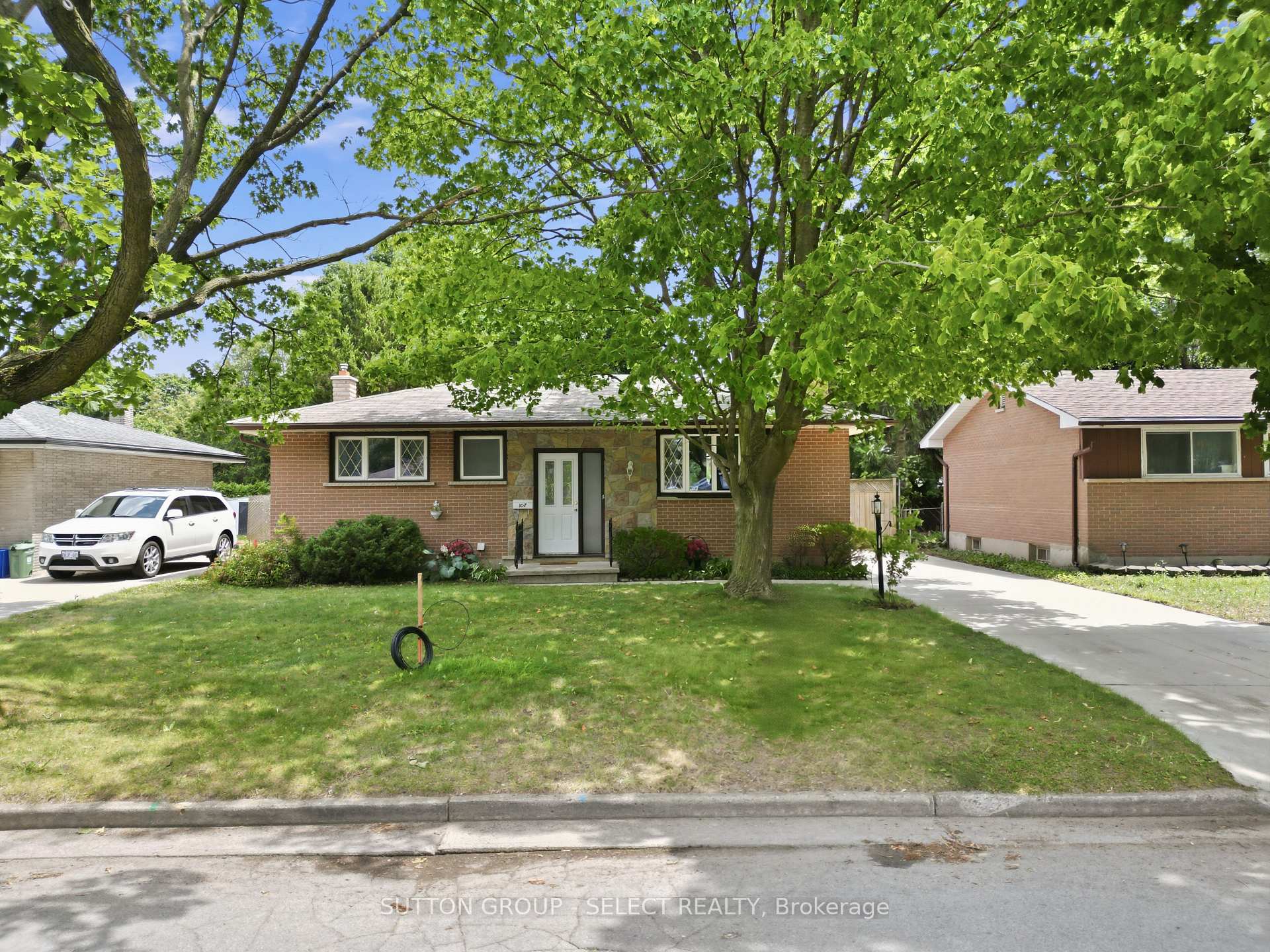 Photo 1 of 107 Aponi Crescent, London, East D — HOMEH