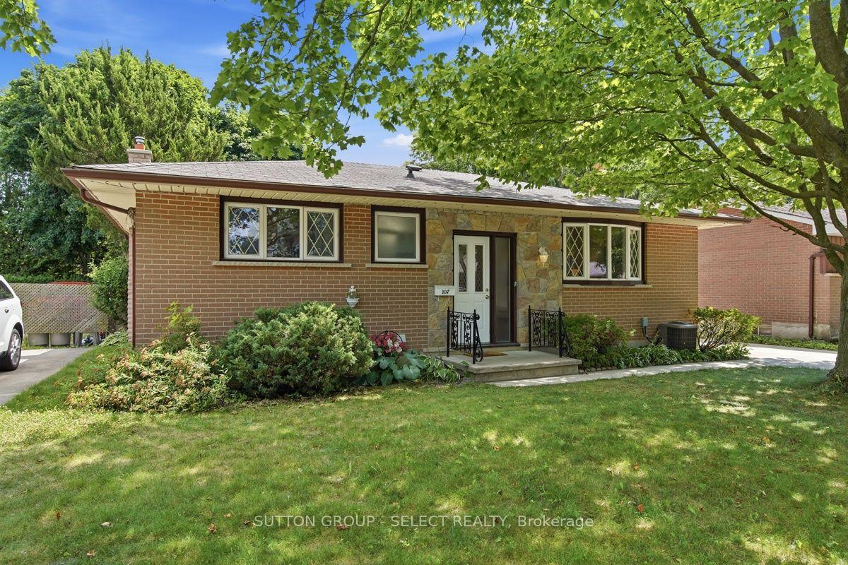 Photo 3 of 107 Aponi Crescent, London, East D — HOMEH