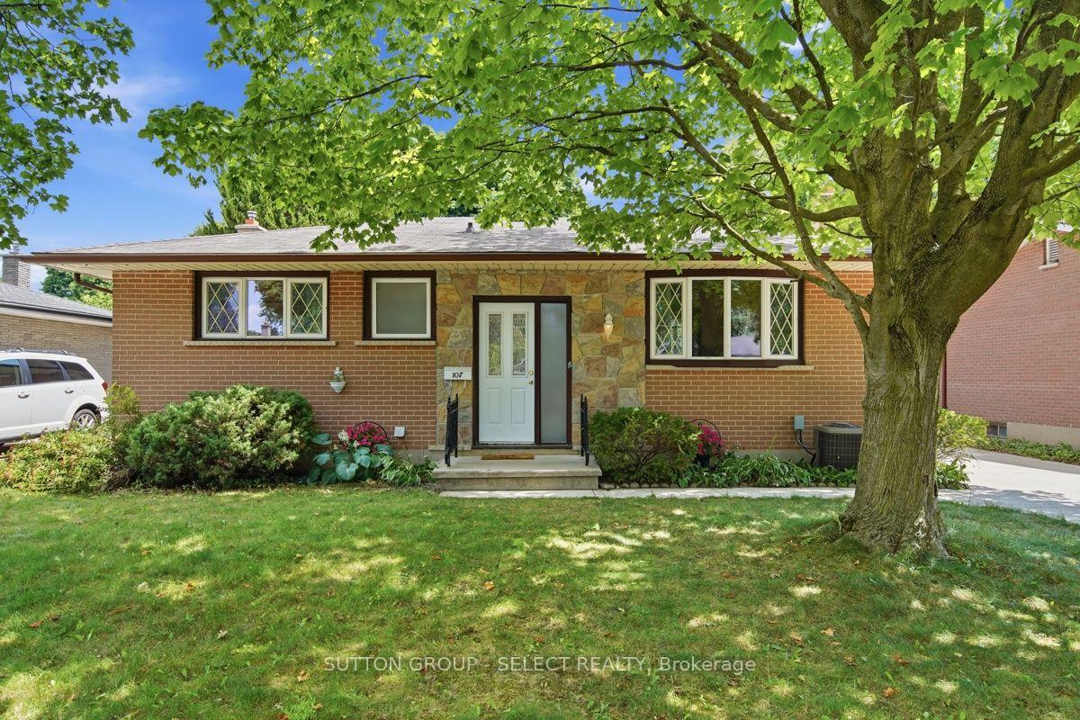 Photo 4 of 107 Aponi Crescent, London, East D — HOMEH