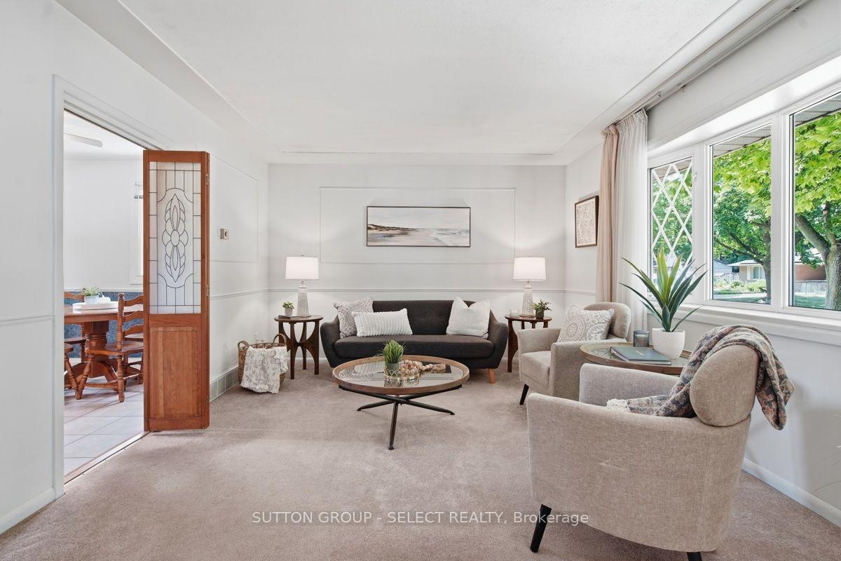 Photo 13 of 107 Aponi Crescent, London, East D — HOMEH