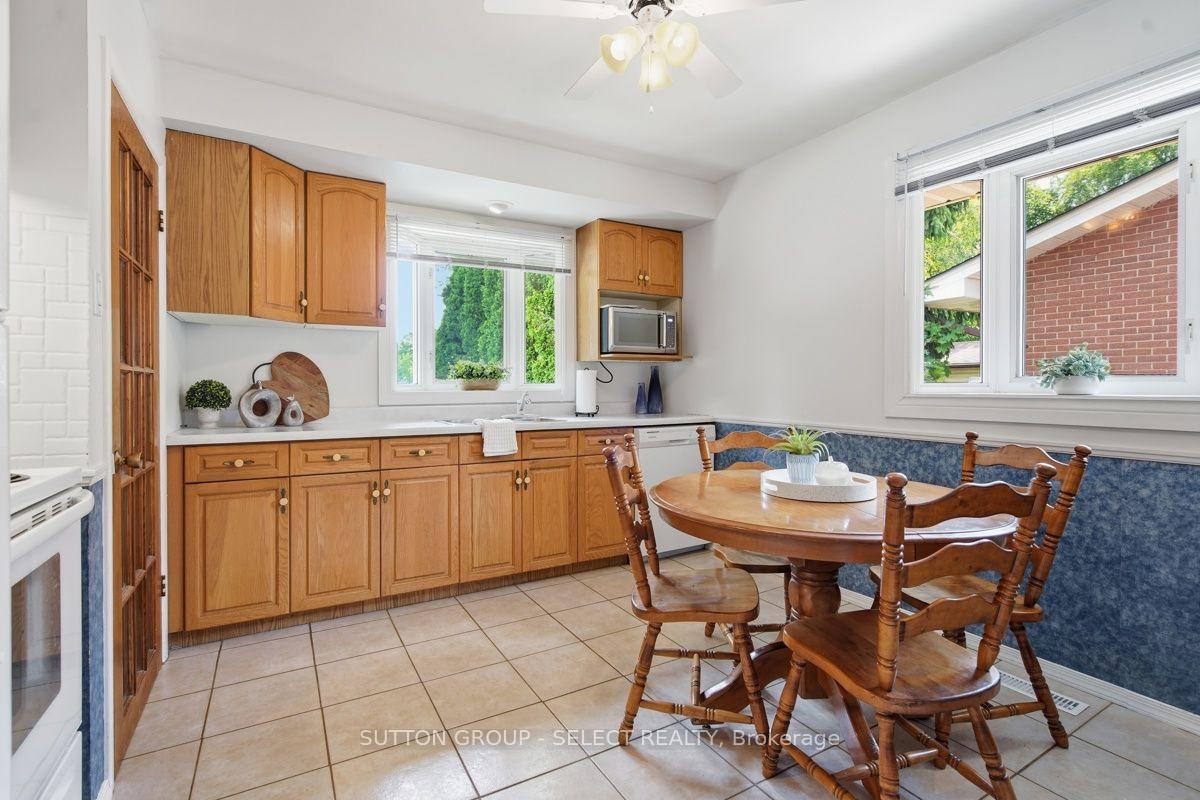 Photo 16 of 107 Aponi Crescent, London, East D — HOMEH
