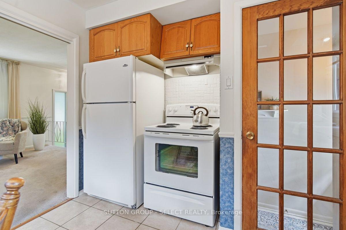 Photo 18 of 107 Aponi Crescent, London, East D — HOMEH