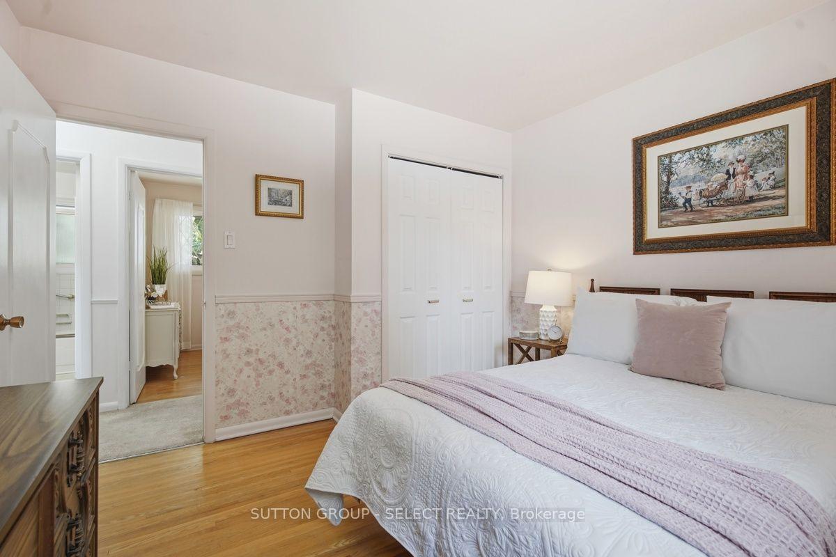 Photo 21 of 107 Aponi Crescent, London, East D — HOMEH