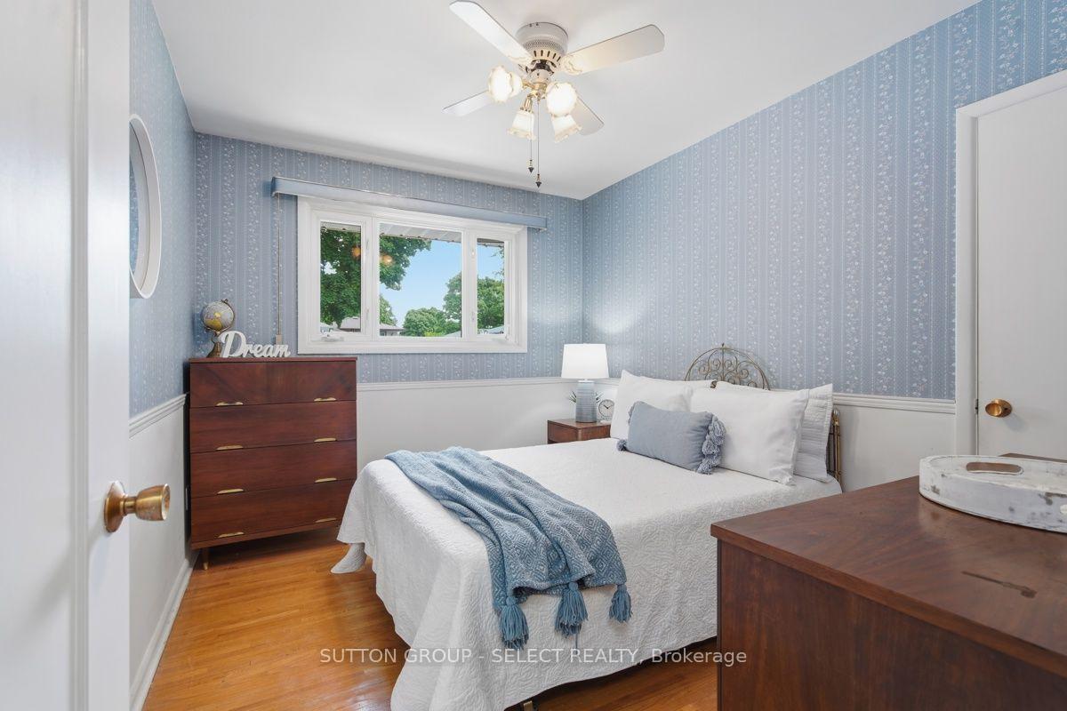Photo 23 of 107 Aponi Crescent, London, East D — HOMEH
