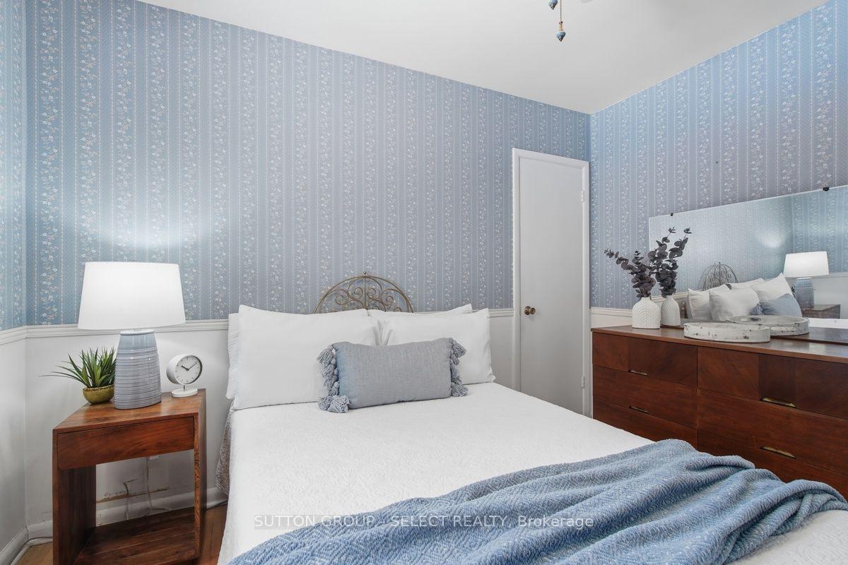 Photo 24 of 107 Aponi Crescent, London, East D — HOMEH